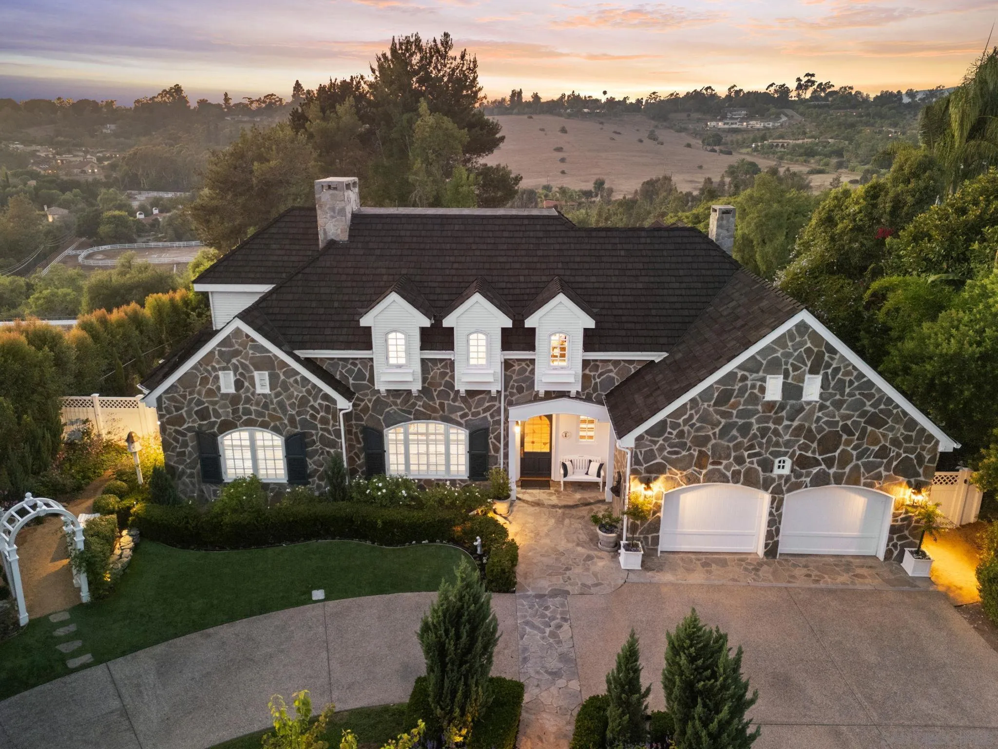 5618 Loma Verde Dr