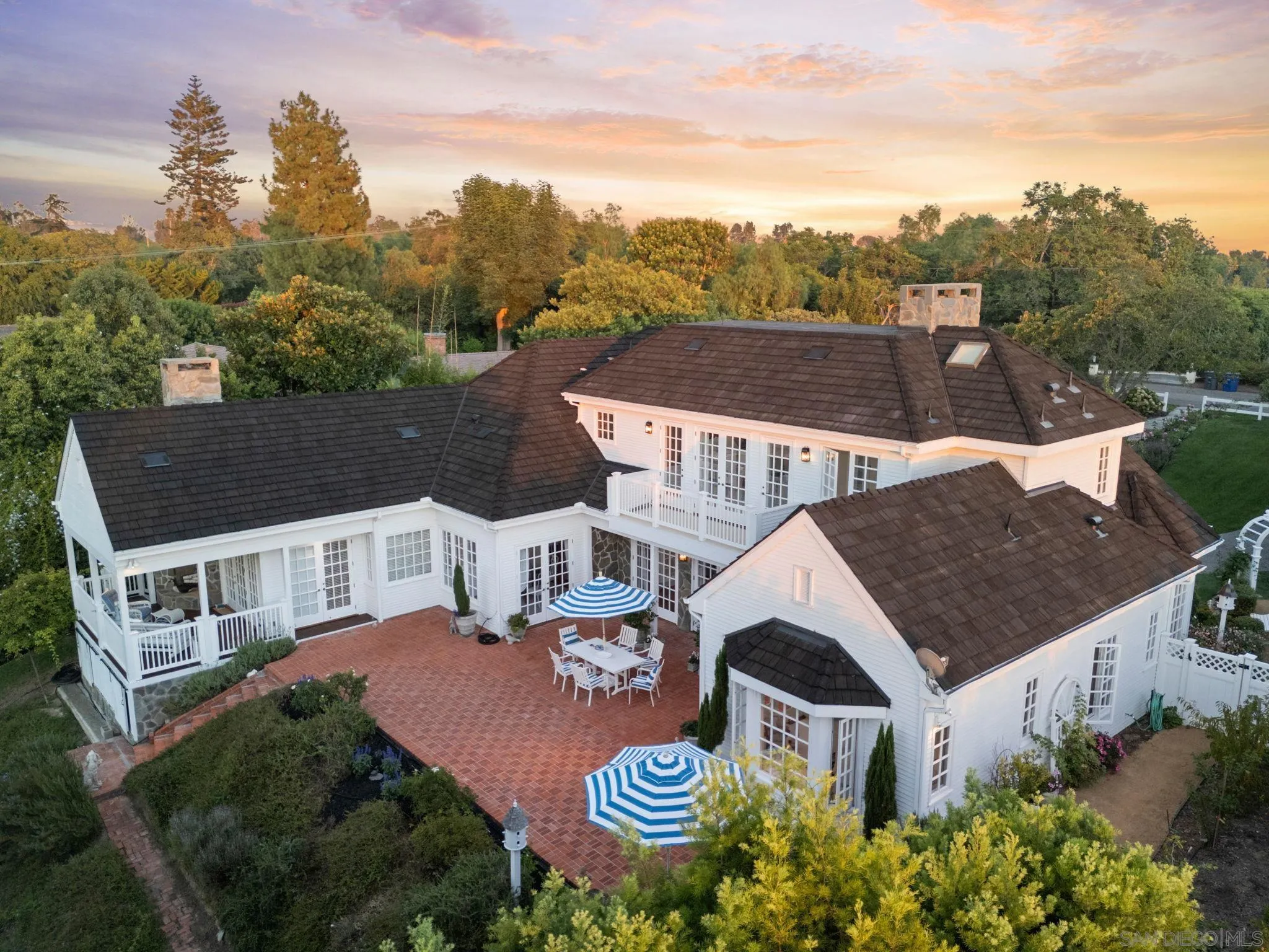 5618 Loma Verde Dr