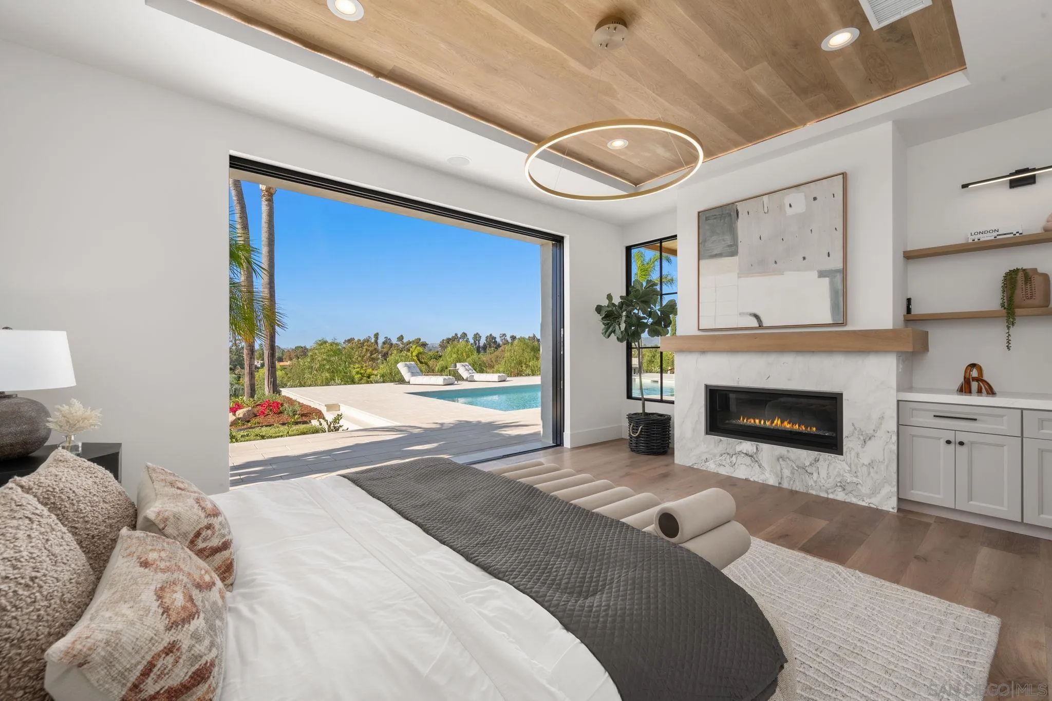 6067 Paseo Valencia