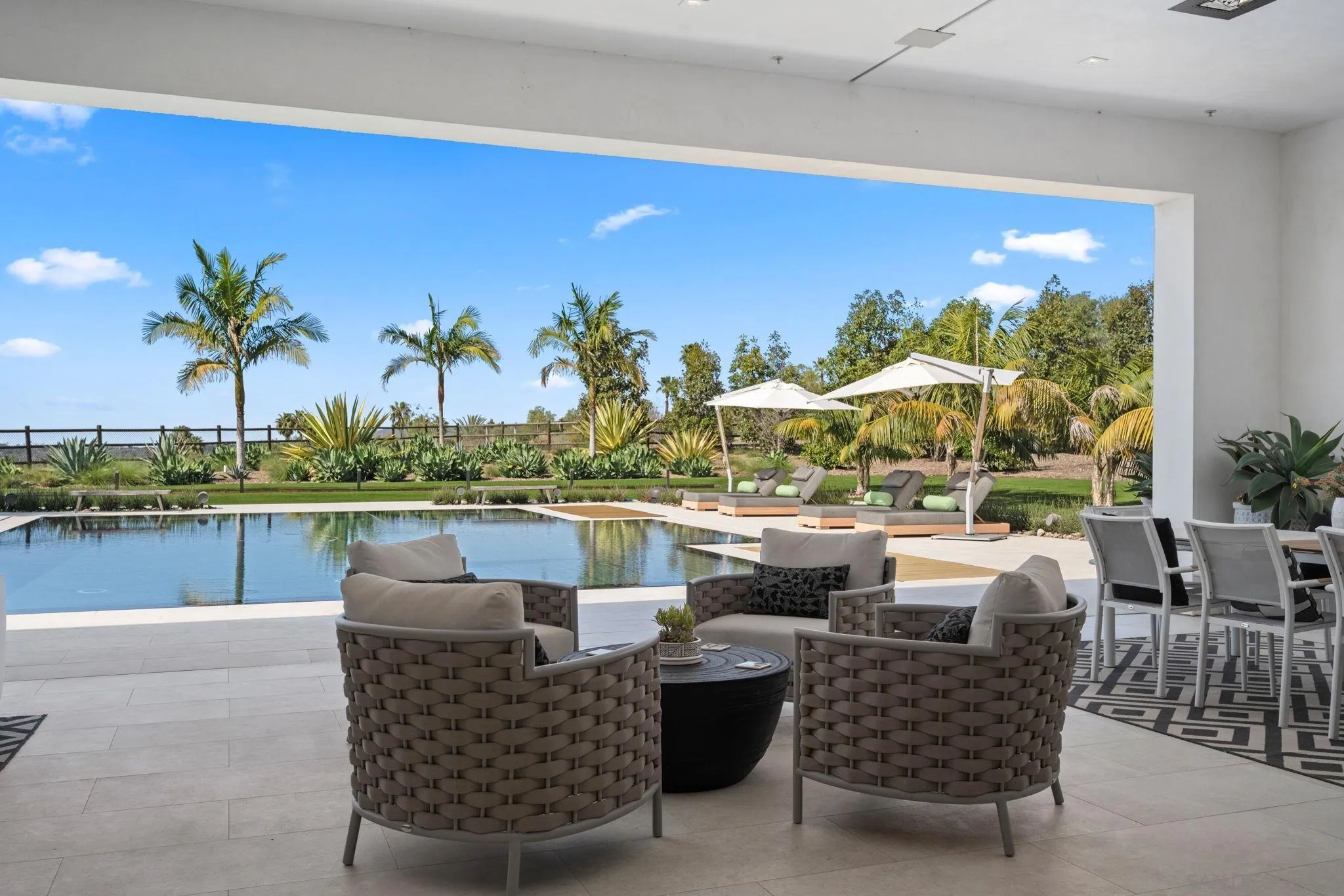 16786-88 Calle Hermosa