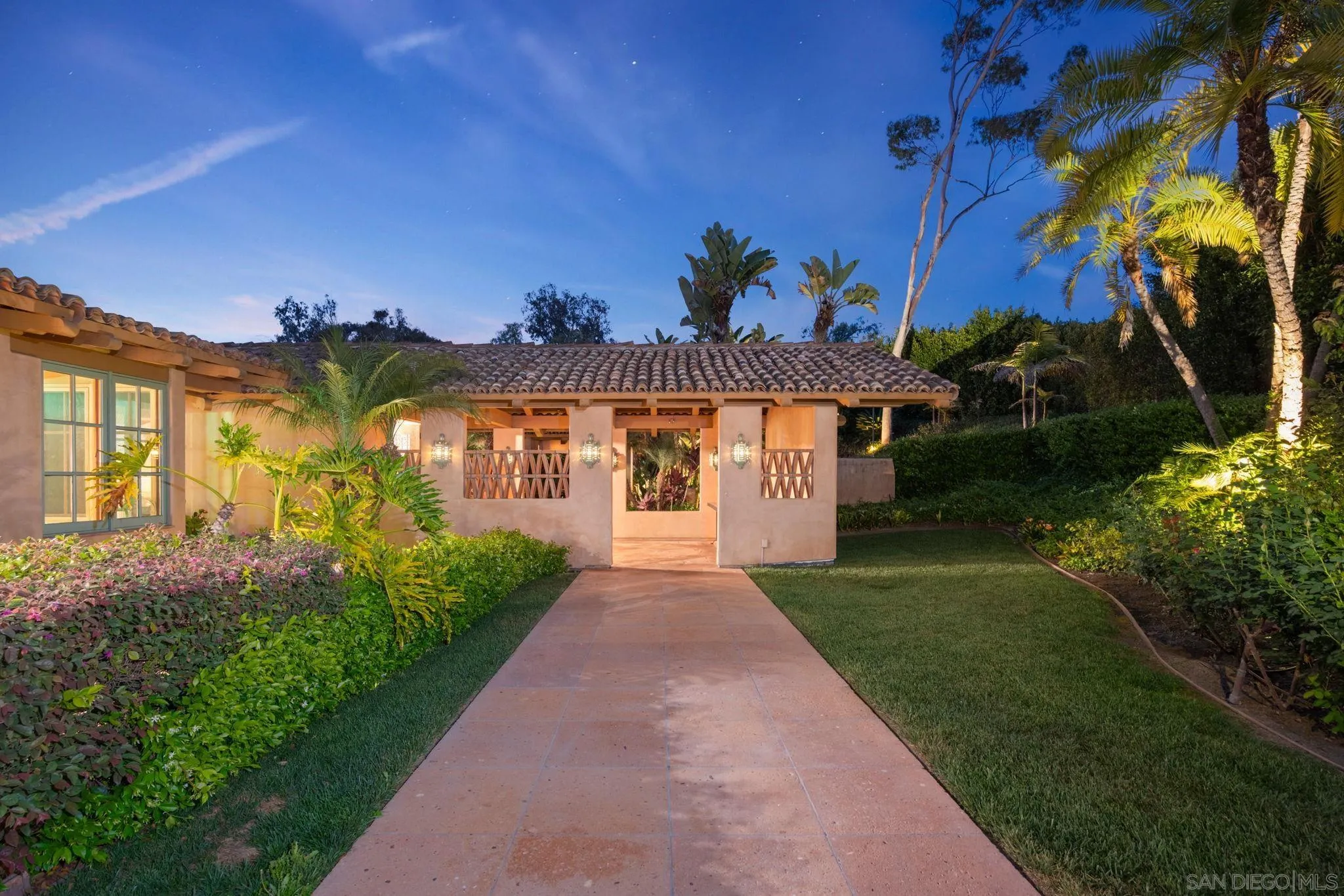 6002 Paseo Valencia