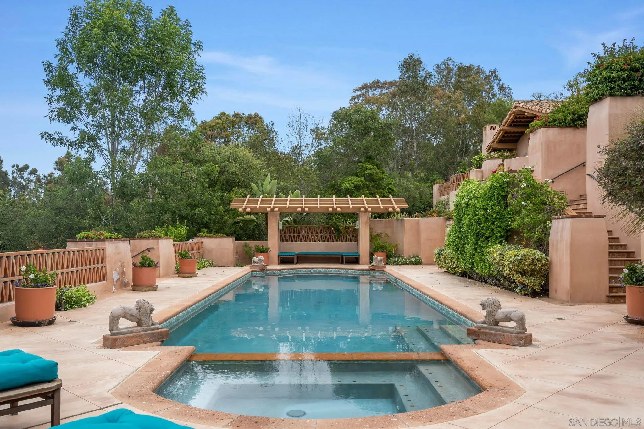 6002 Paseo Valencia