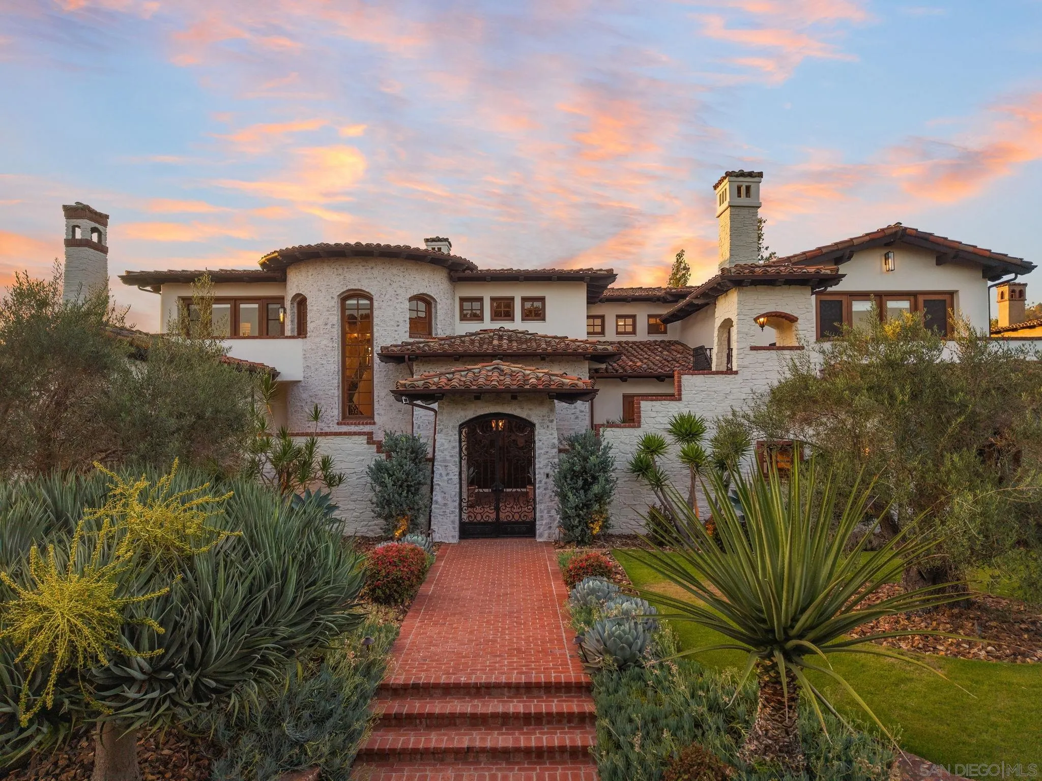 18446 Calle La Serra