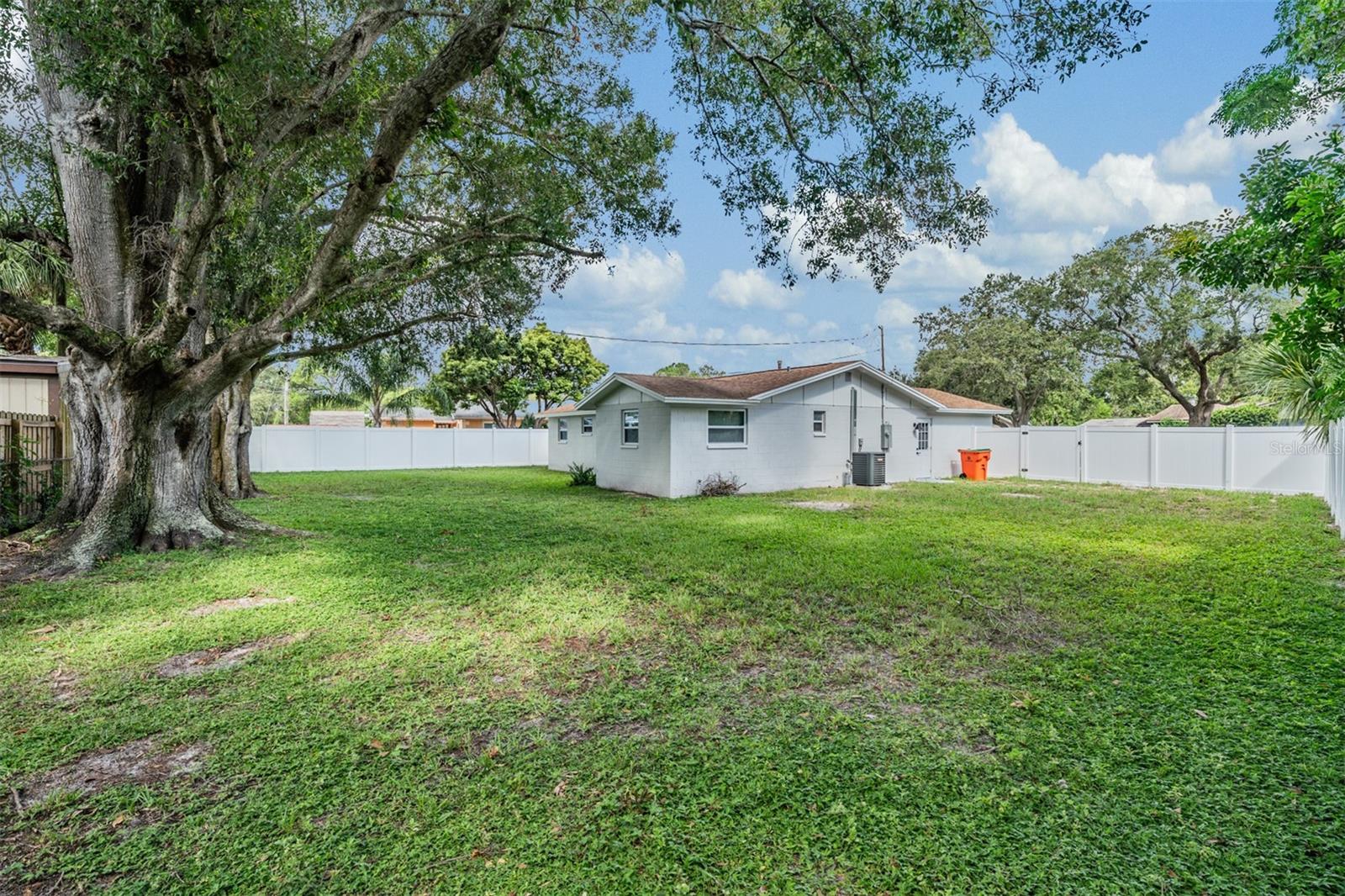 8484 LANTANA DR
