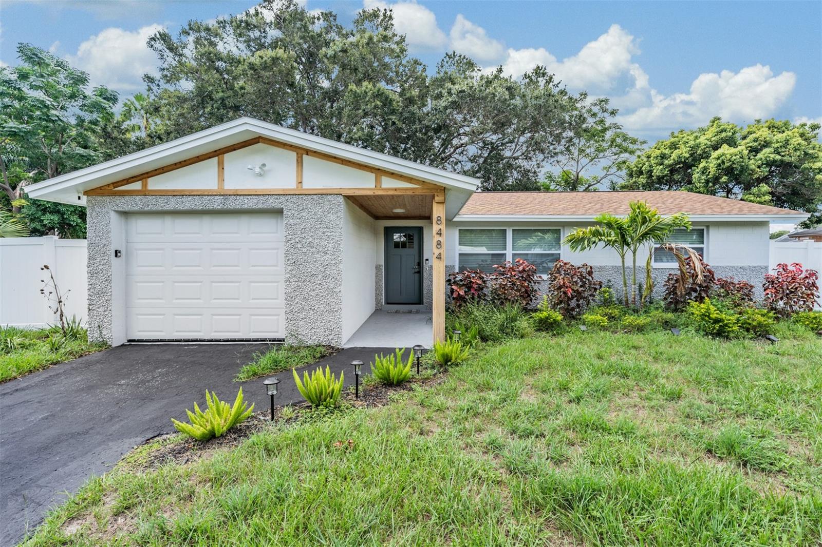 8484 LANTANA DR