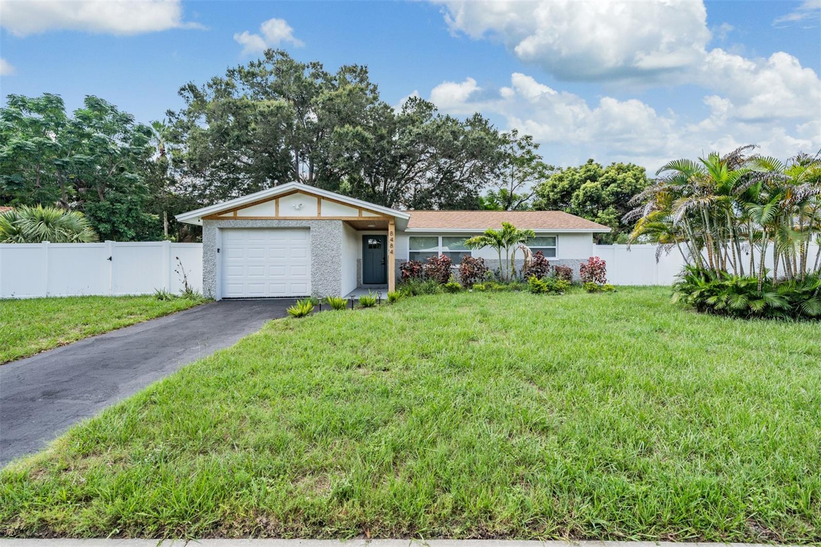 8484 LANTANA DR