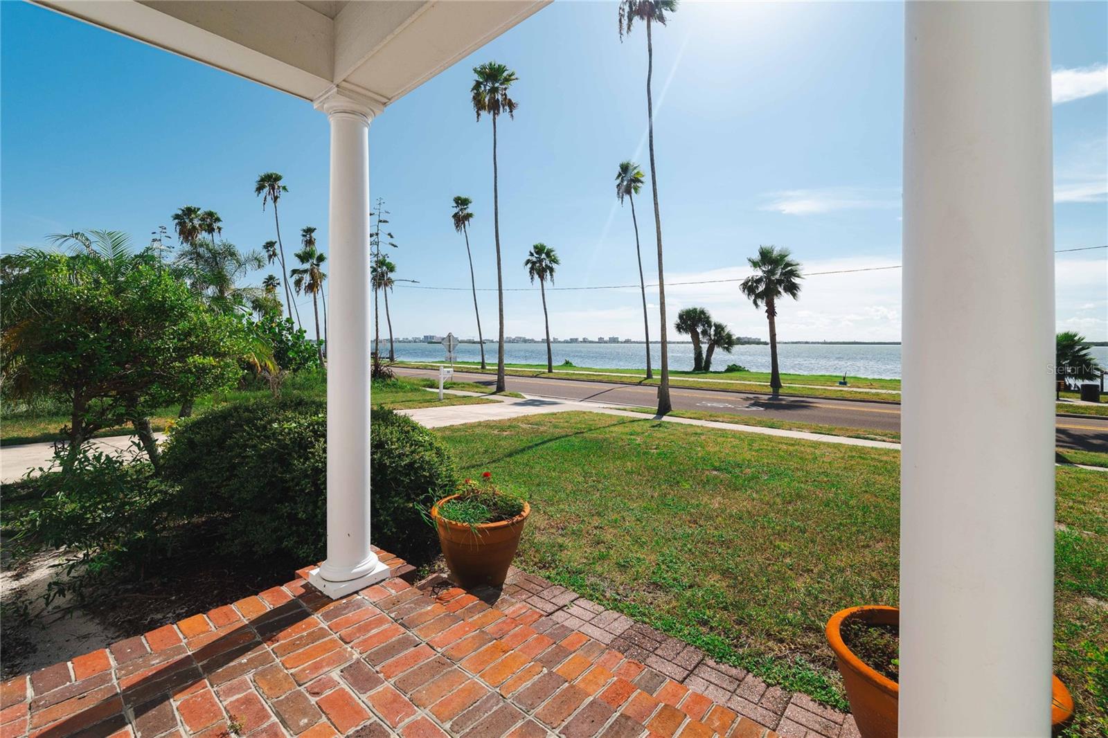 55 EDGEWATER DR