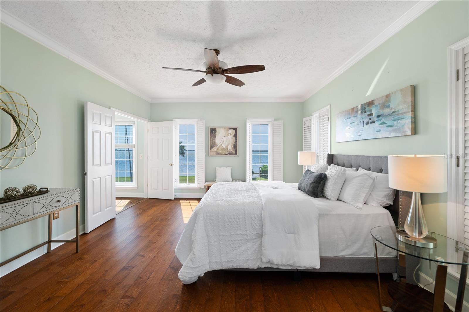 55 EDGEWATER DR