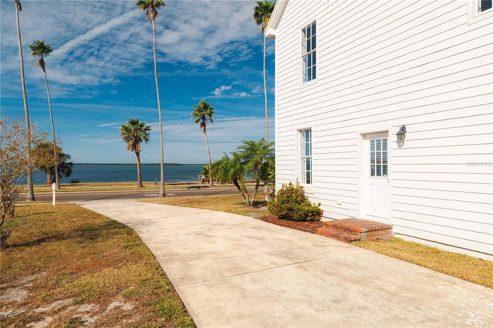 55 EDGEWATER DR