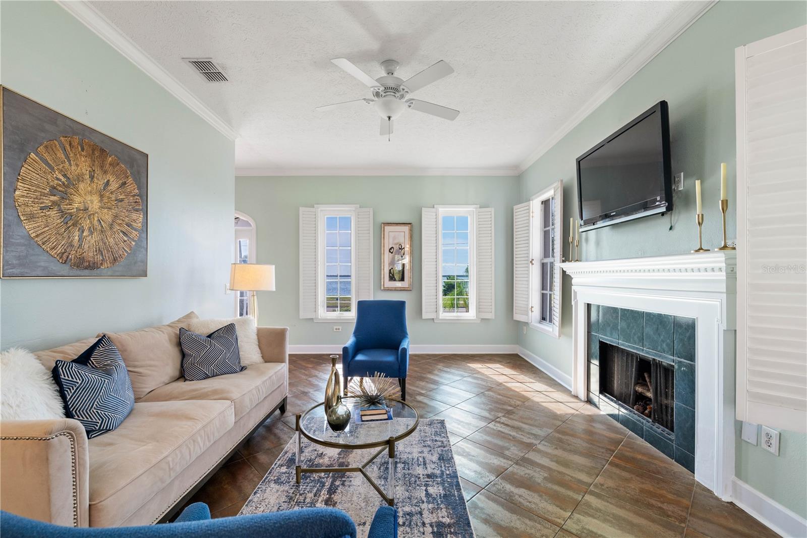 55 EDGEWATER DR