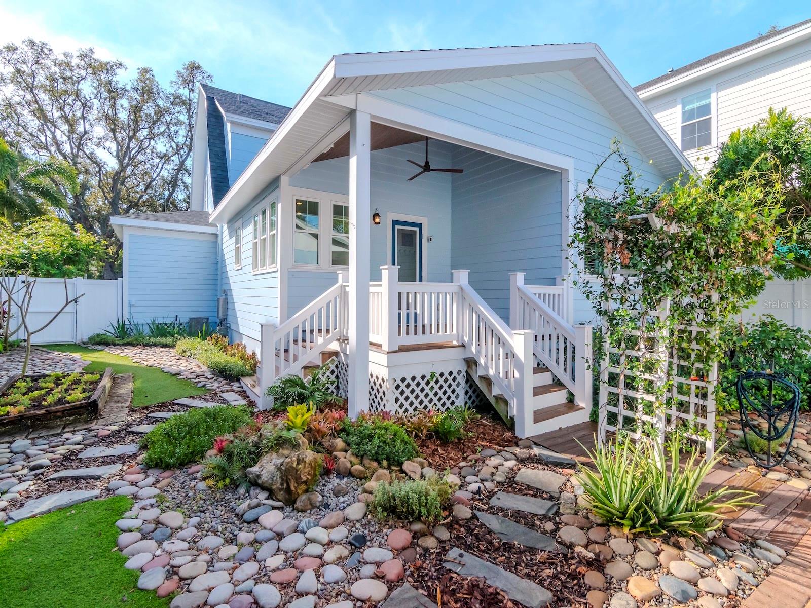 207 28TH AVE N