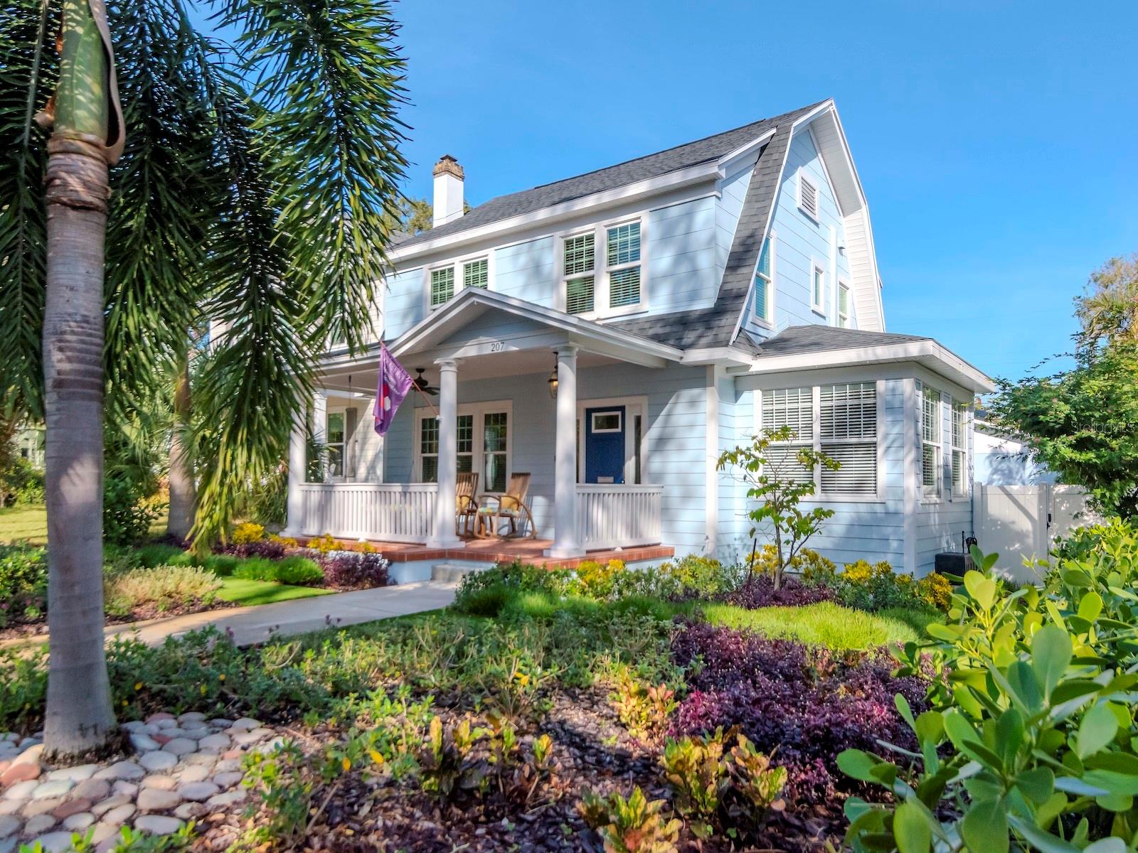 207 28TH AVE N