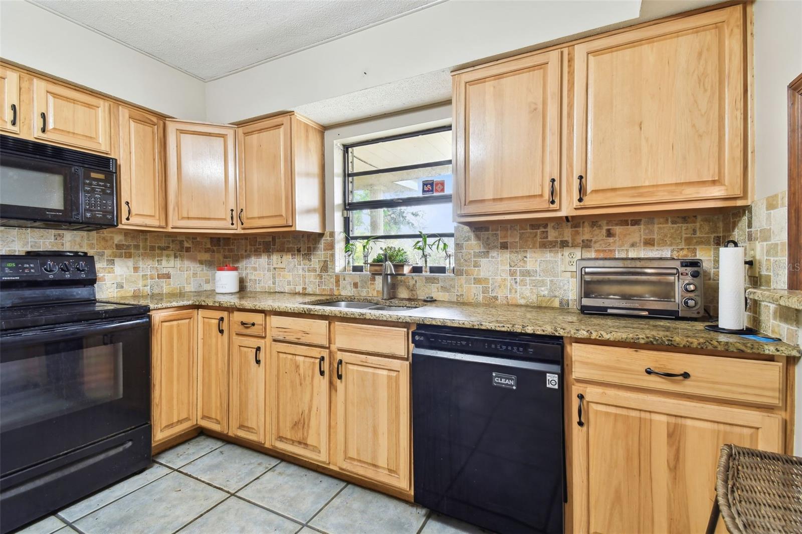 4211 HIGHVIEW RD
