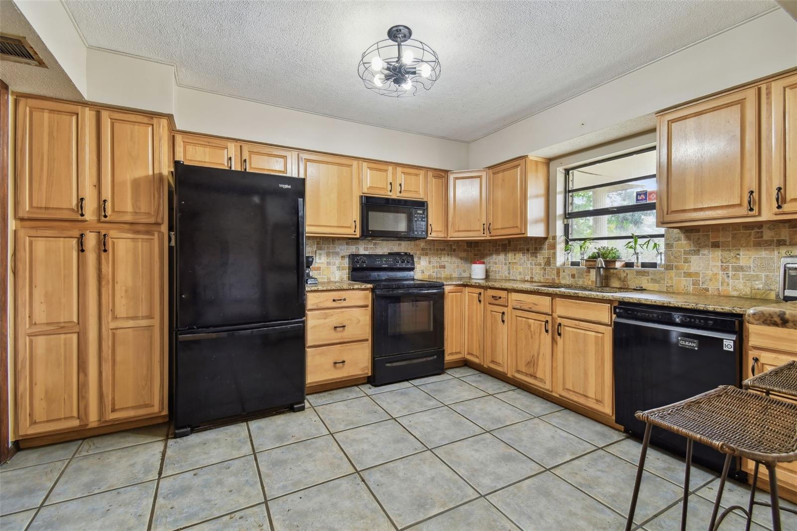 4211 HIGHVIEW RD