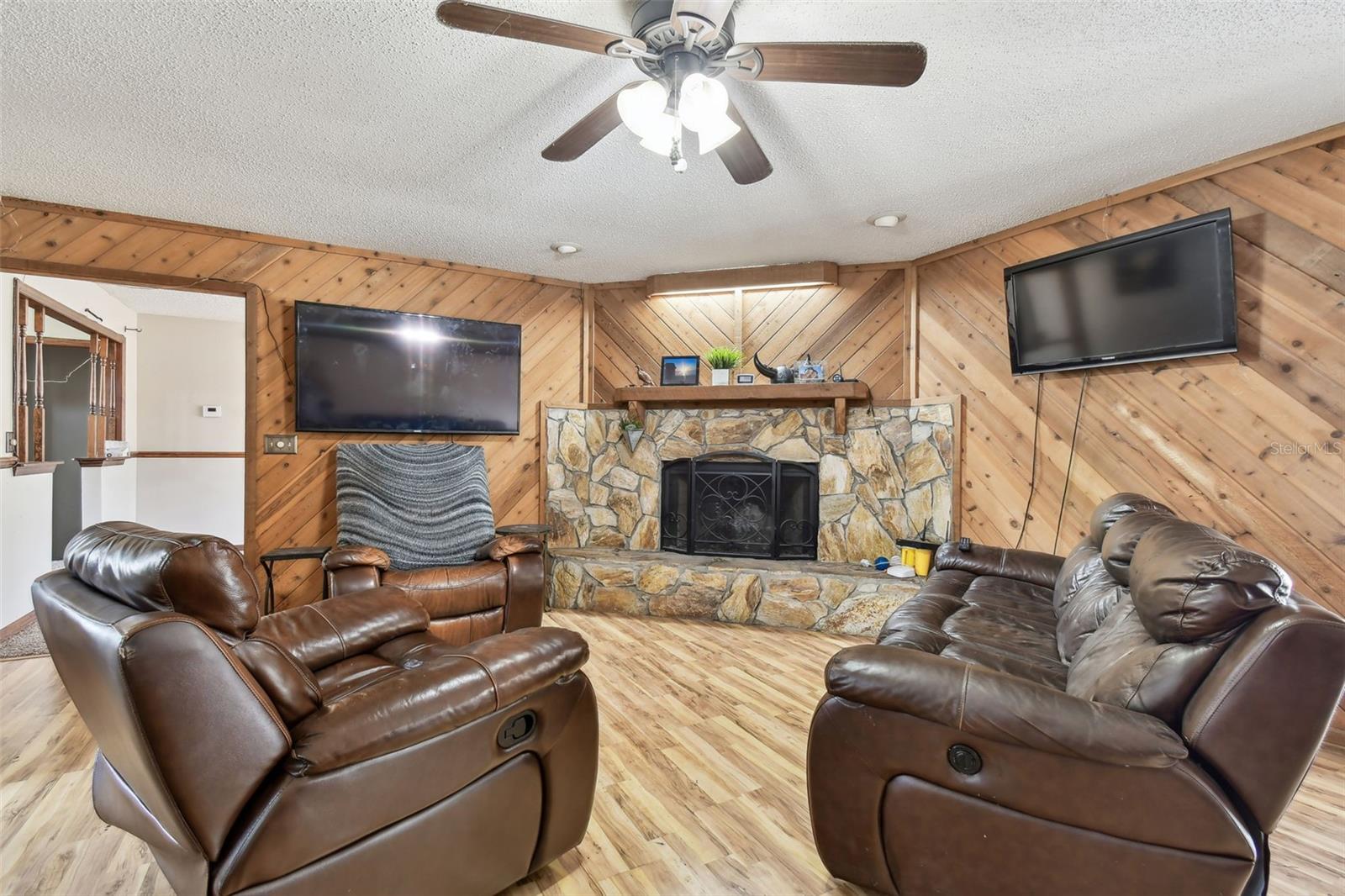 4211 HIGHVIEW RD