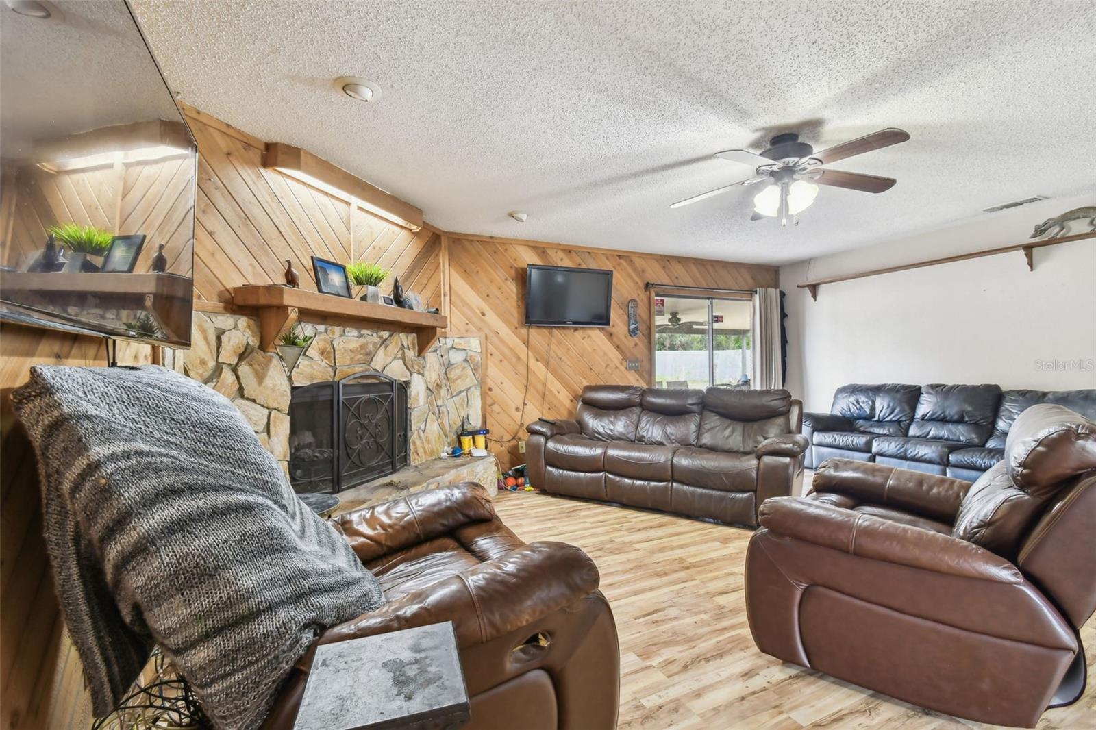 4211 HIGHVIEW RD