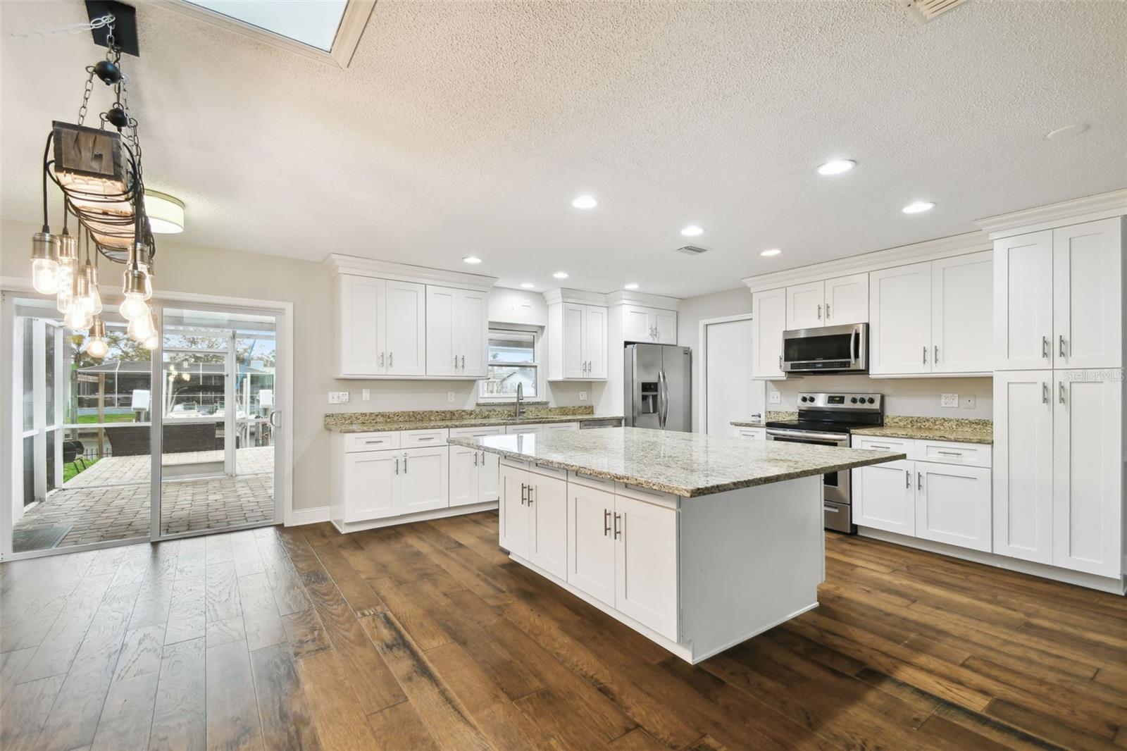 8448 FLAGSTONE DR