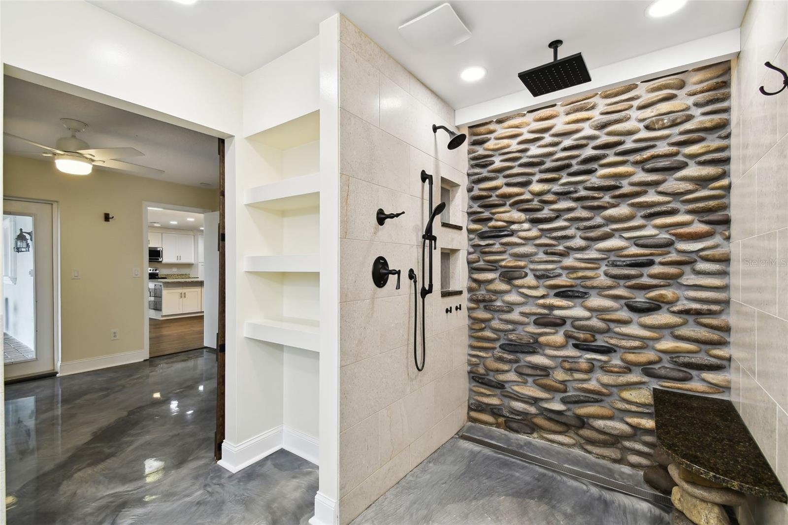 8448 FLAGSTONE DR