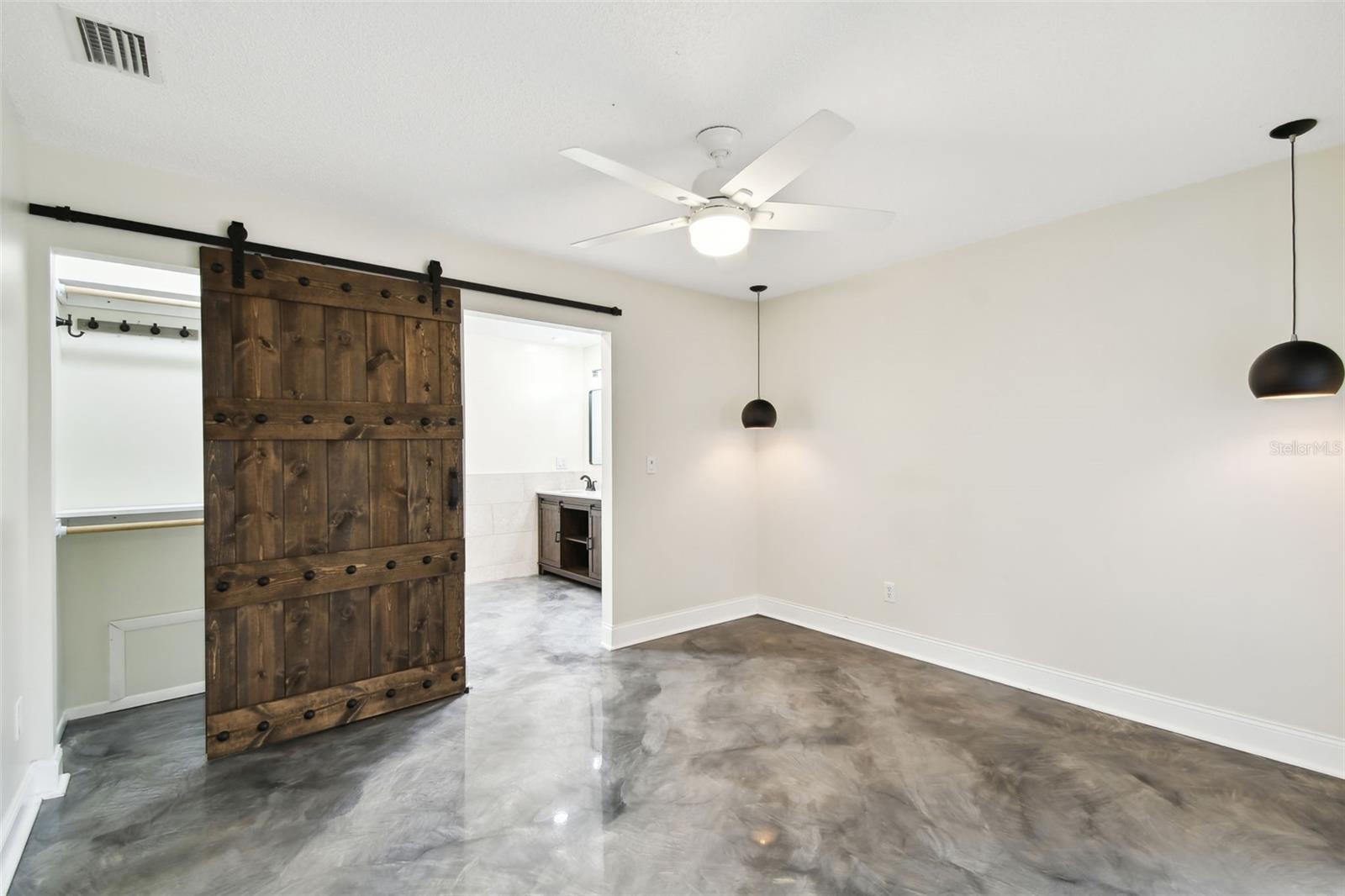 8448 FLAGSTONE DR