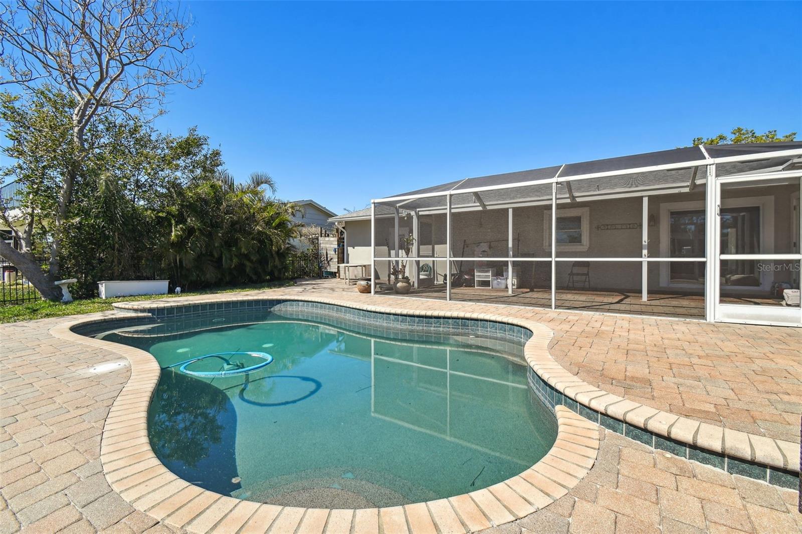 8448 FLAGSTONE DR