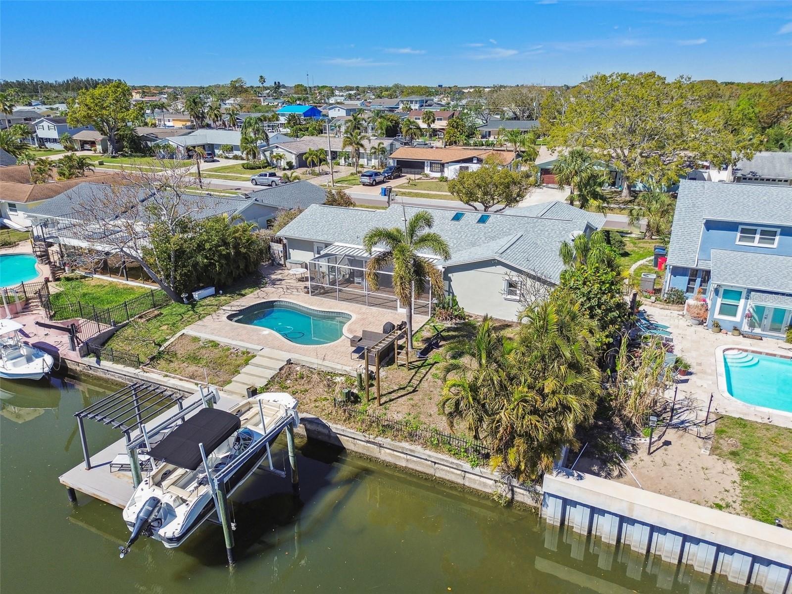 8448 FLAGSTONE DR