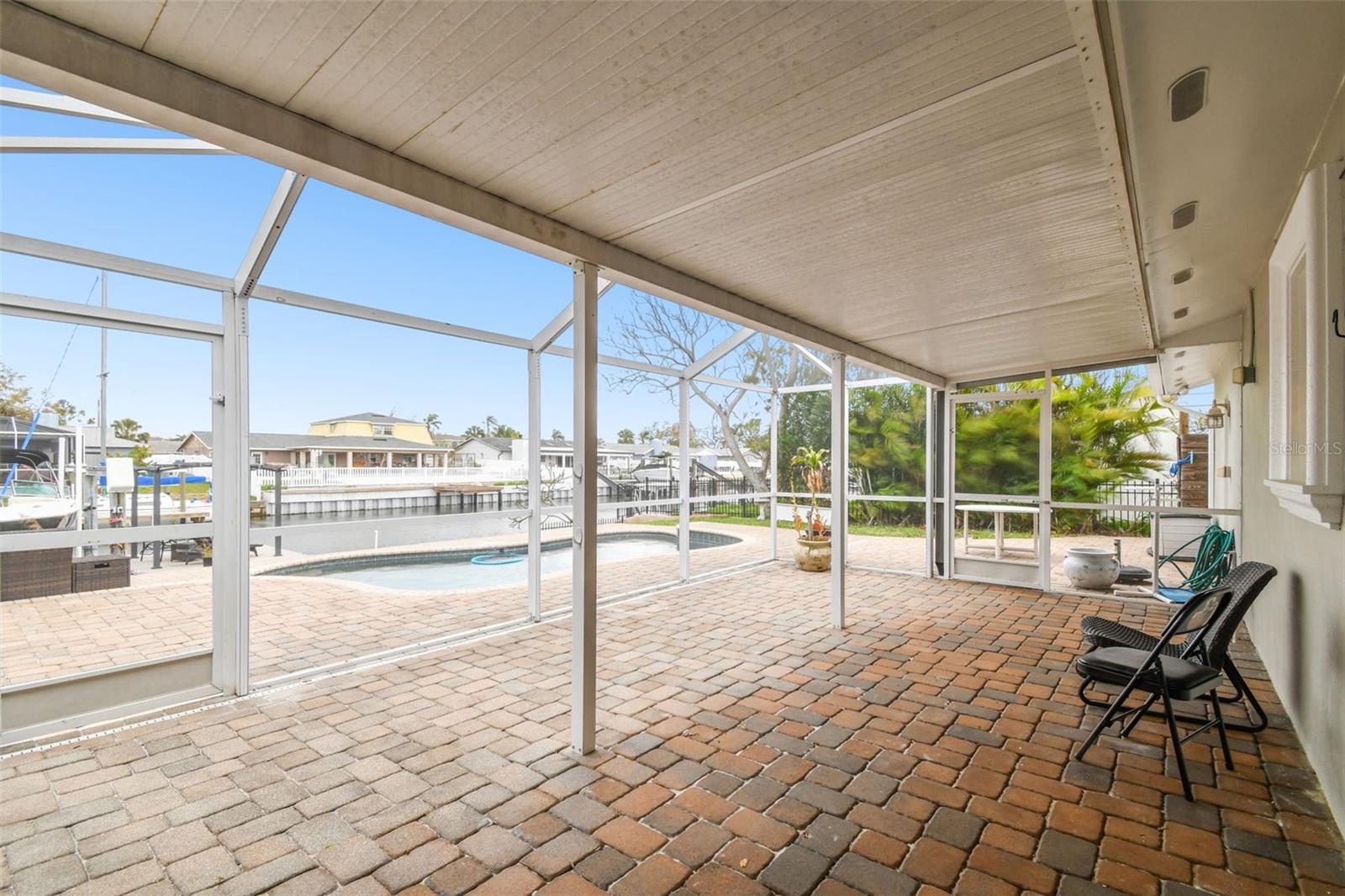 8448 FLAGSTONE DR