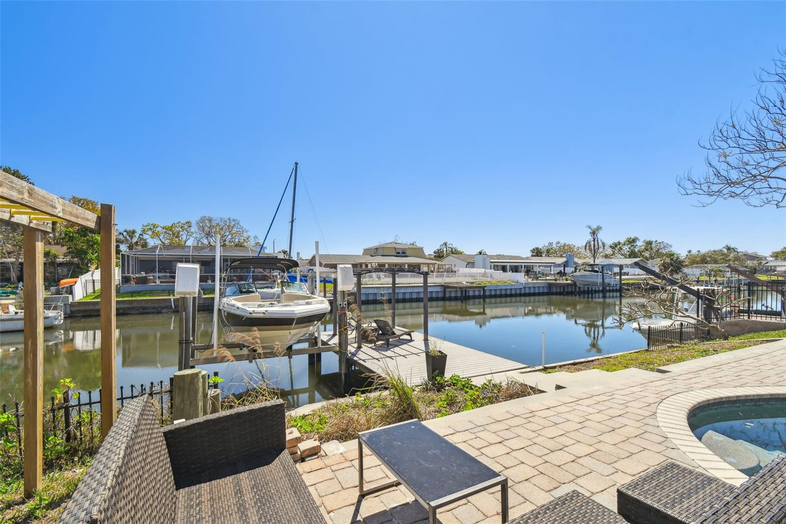 8448 FLAGSTONE DR
