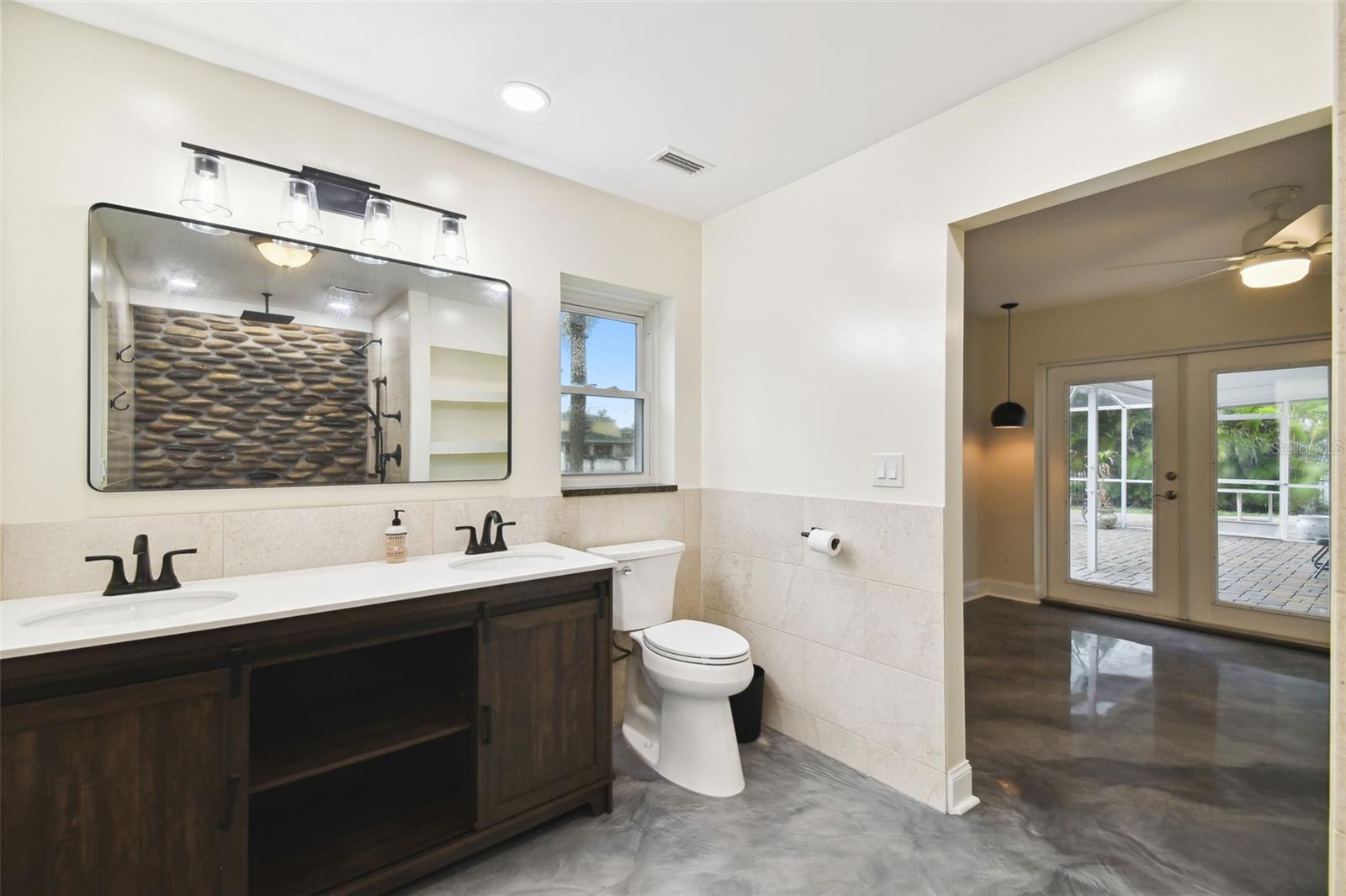 8448 FLAGSTONE DR