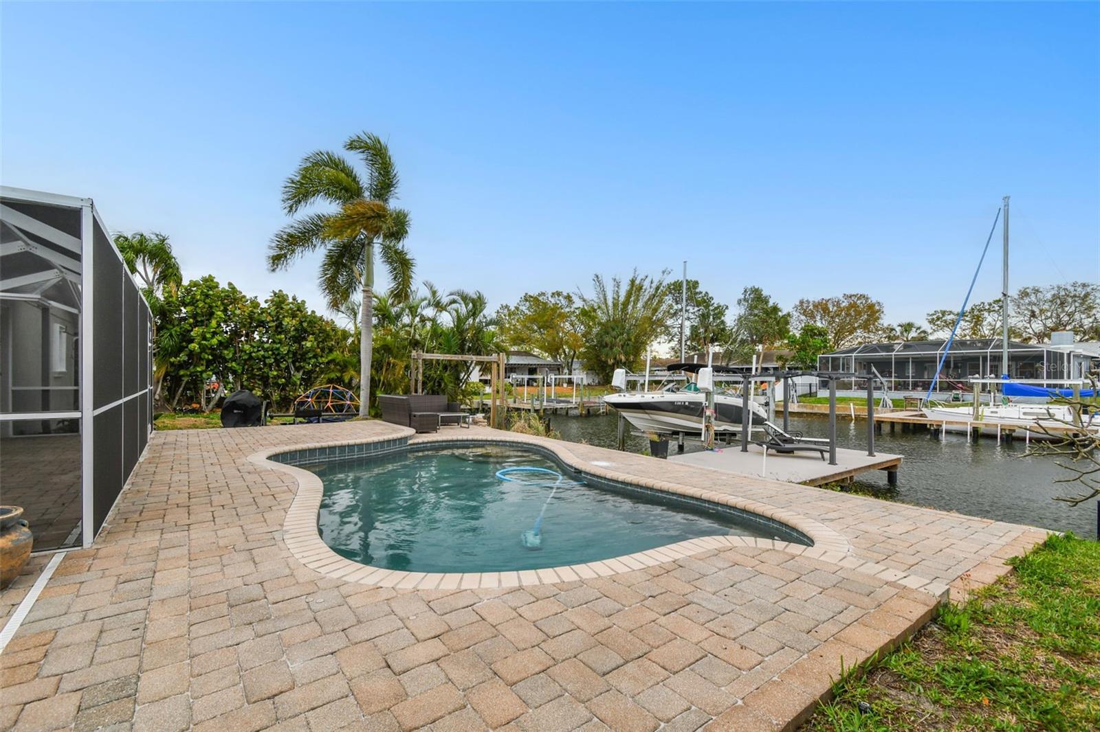 8448 FLAGSTONE DR