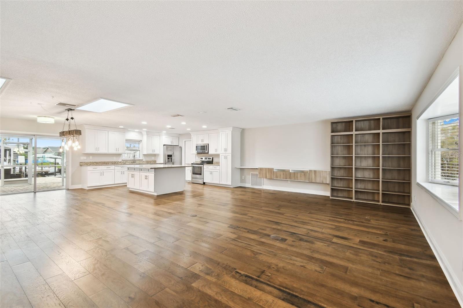 8448 FLAGSTONE DR