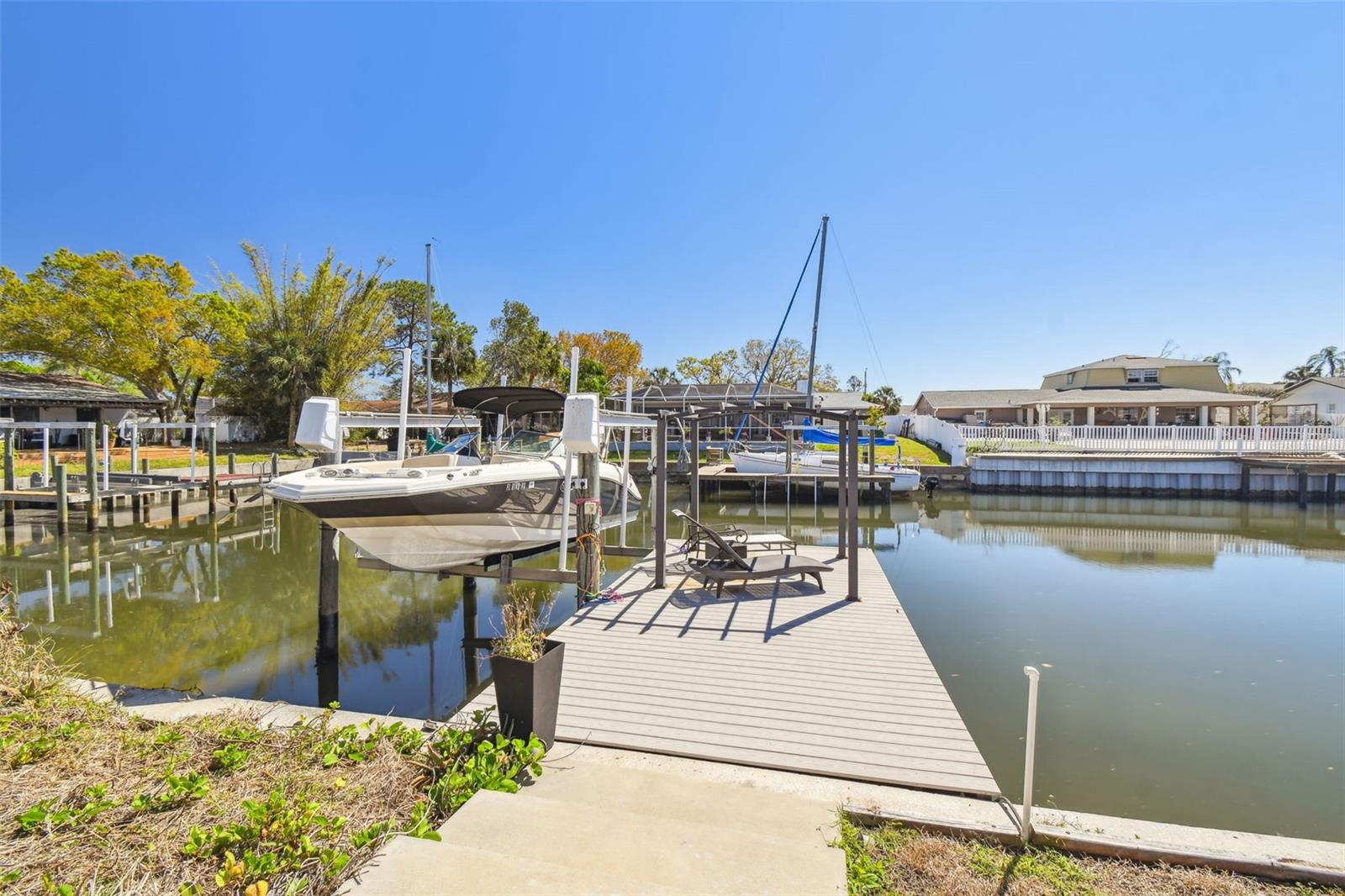 8448 FLAGSTONE DR
