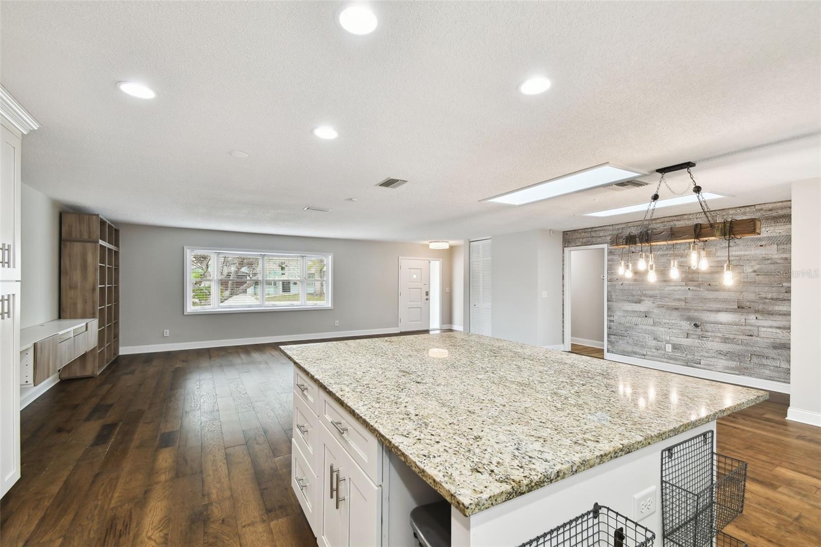 8448 FLAGSTONE DR