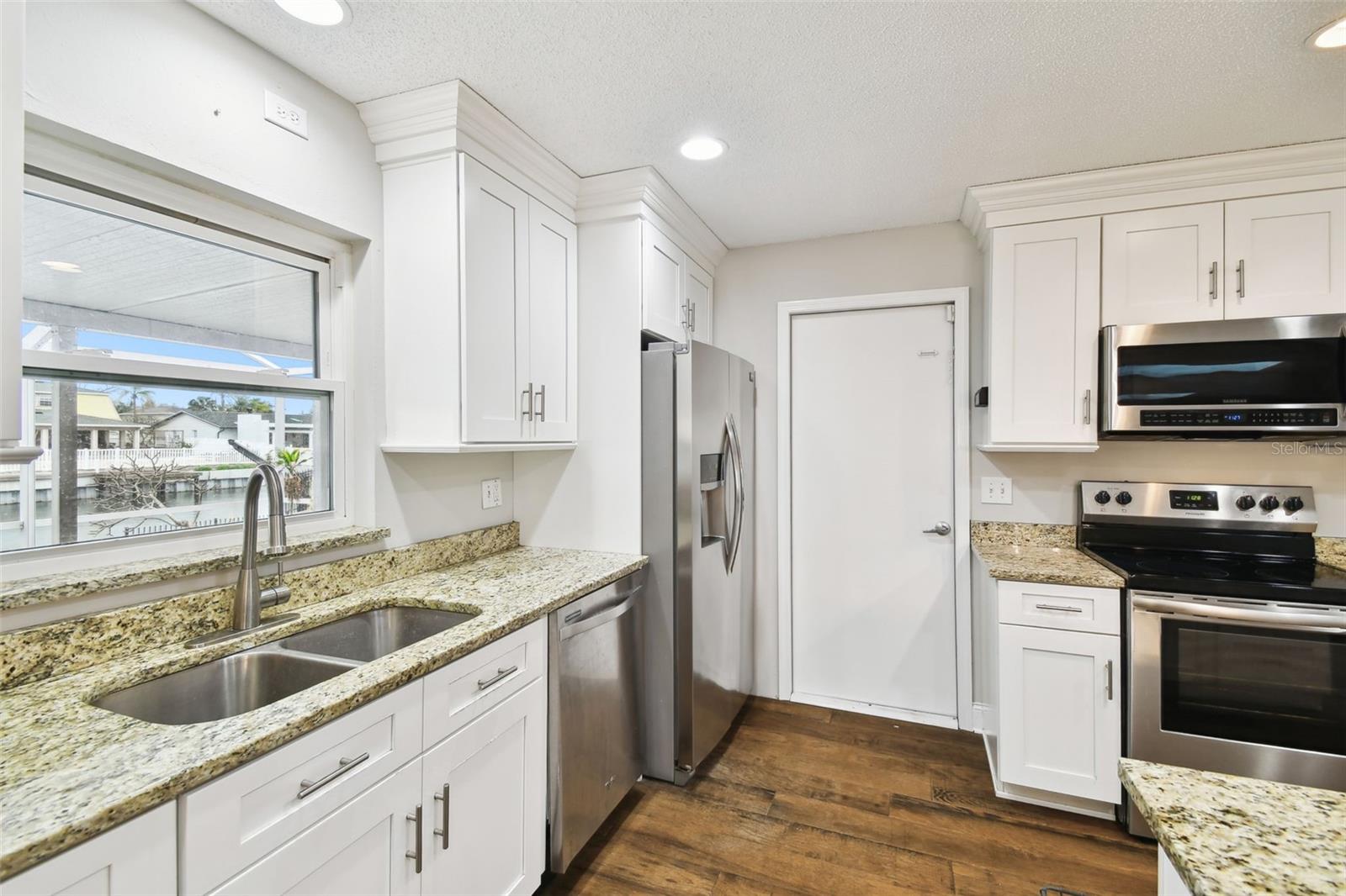 8448 FLAGSTONE DR