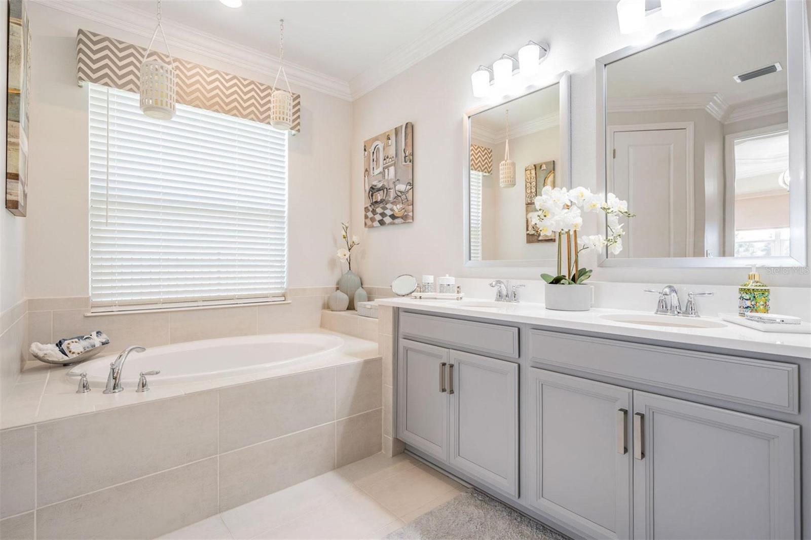 33899 ASTORIA CIR
