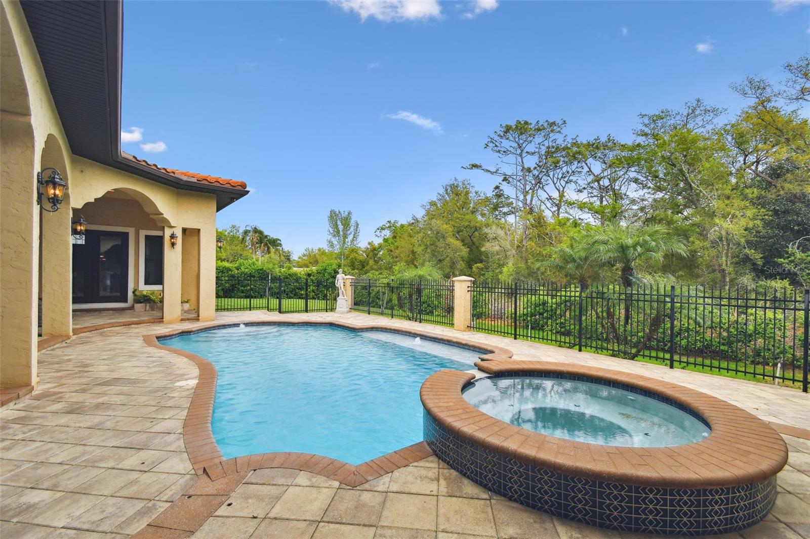 17005 MADRES DE AVILA