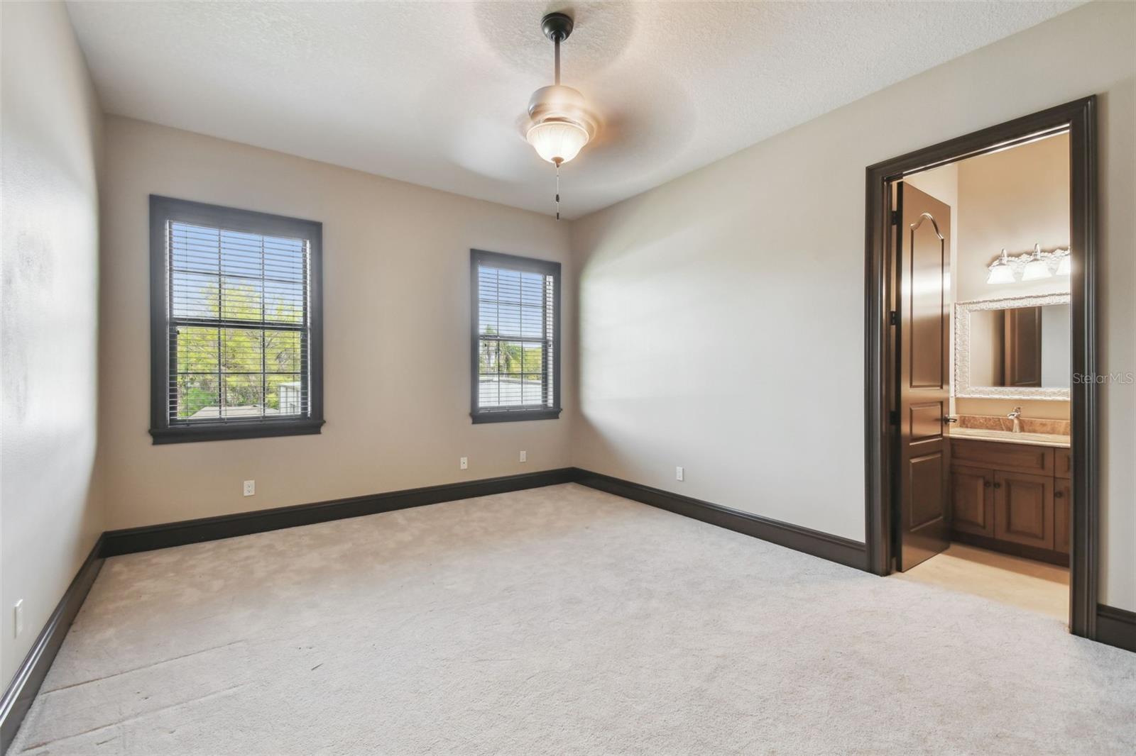 17005 MADRES DE AVILA