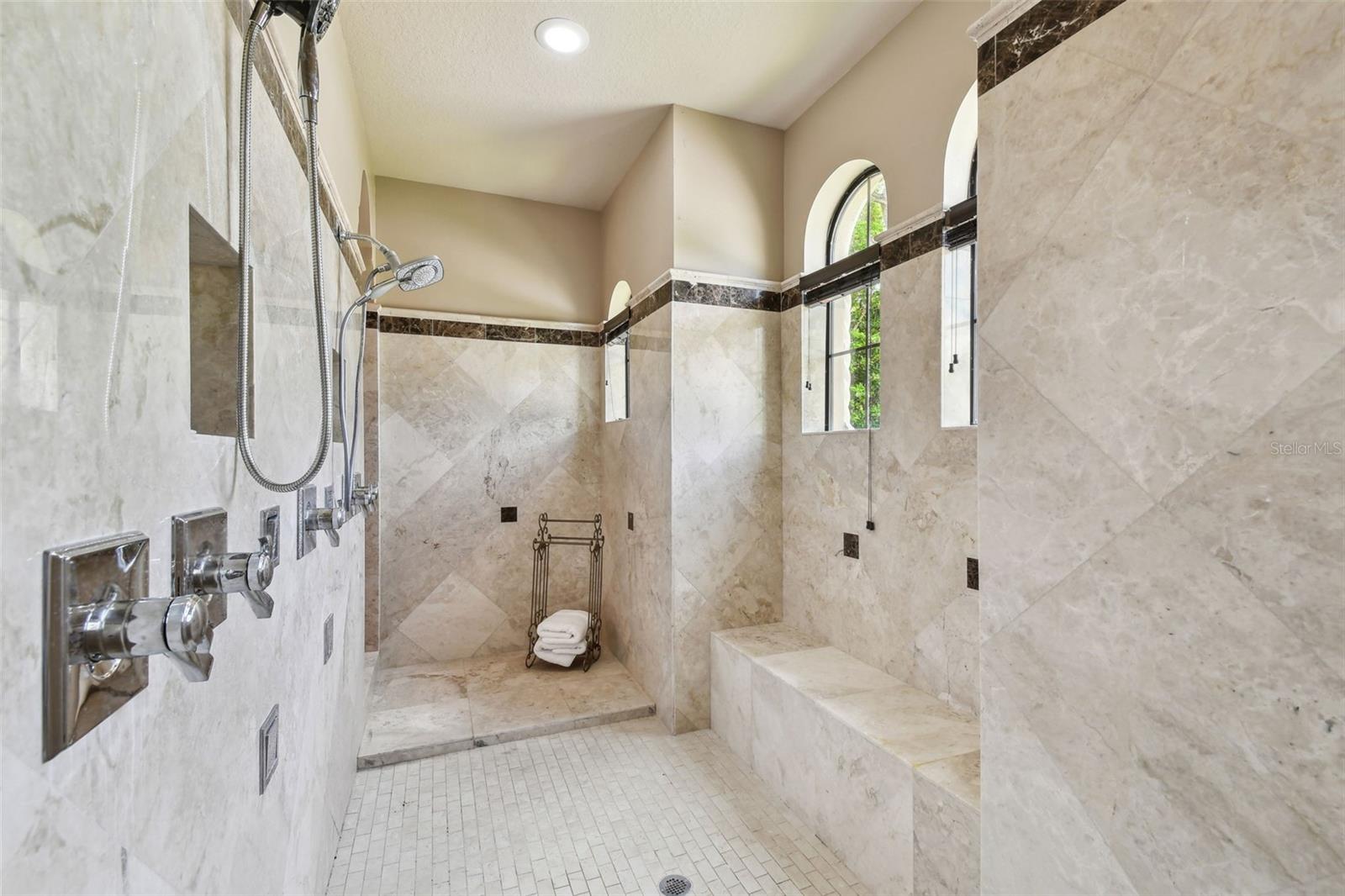 17005 MADRES DE AVILA