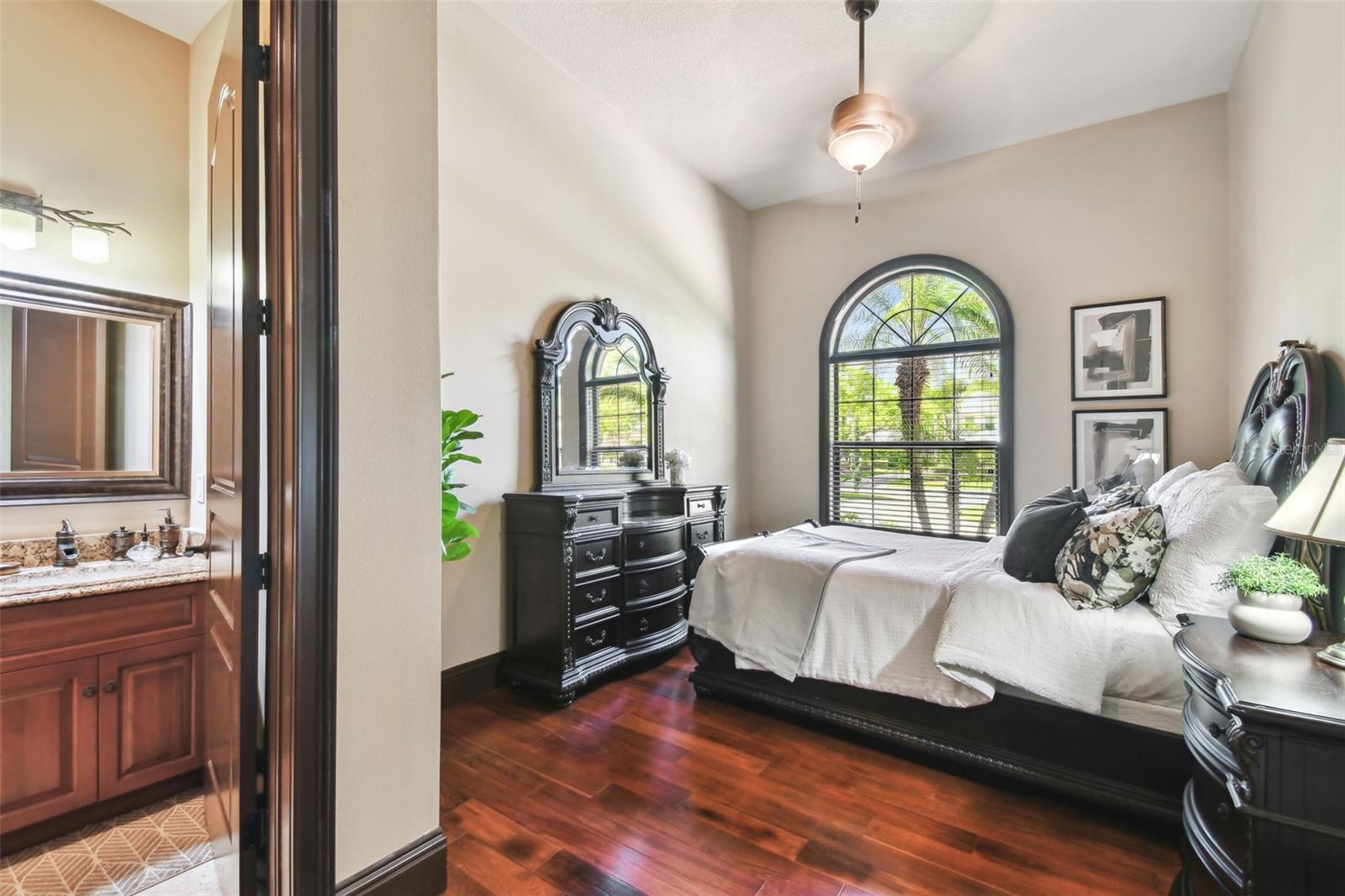 17005 MADRES DE AVILA