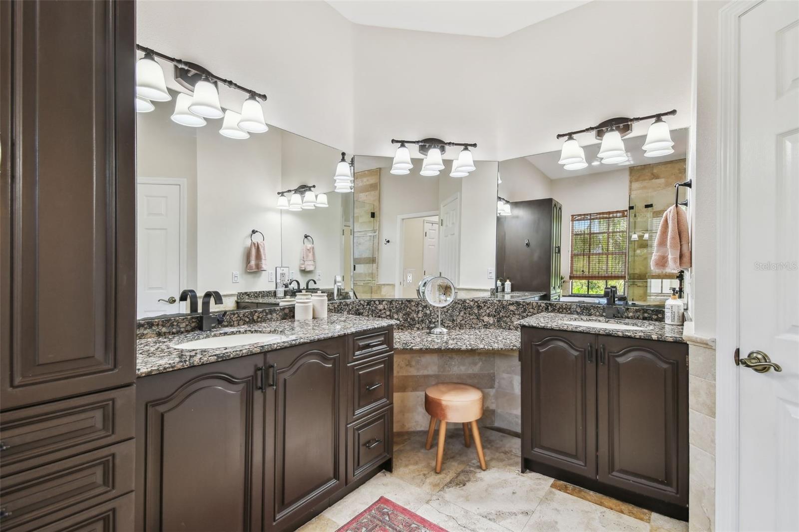 17003 MADRES DE AVILA