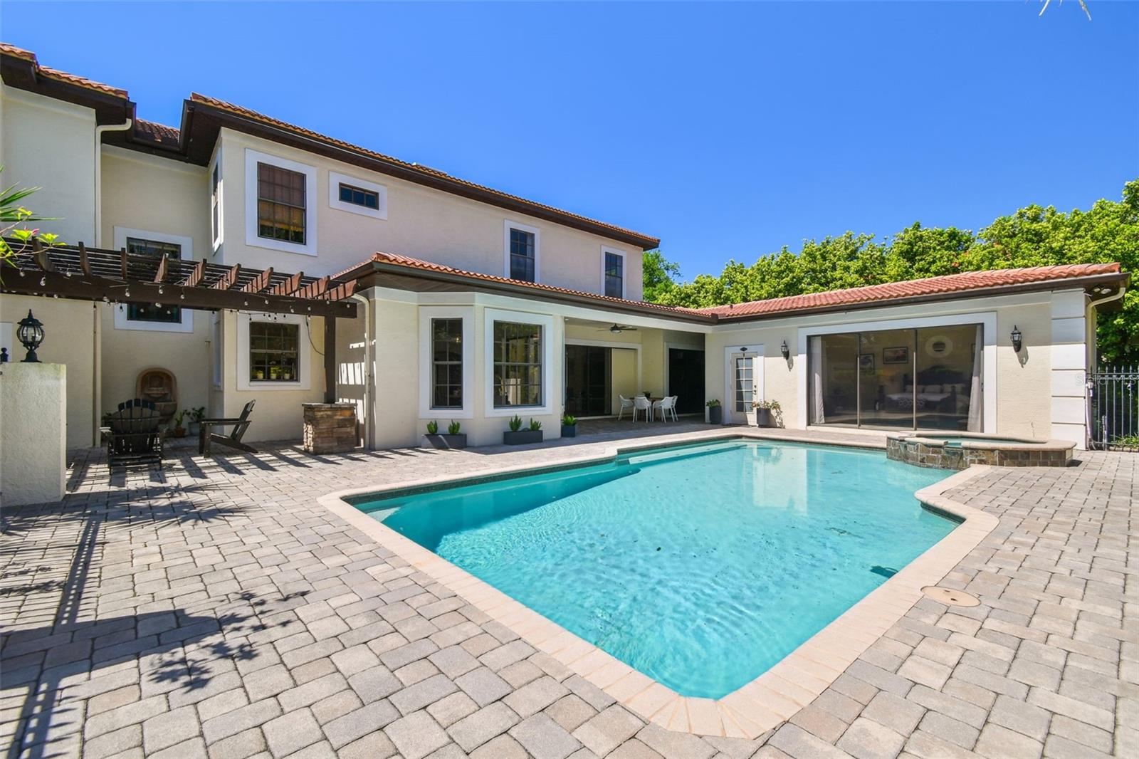 17003 MADRES DE AVILA