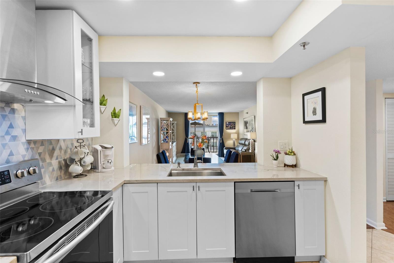 201 W LAUREL ST #702