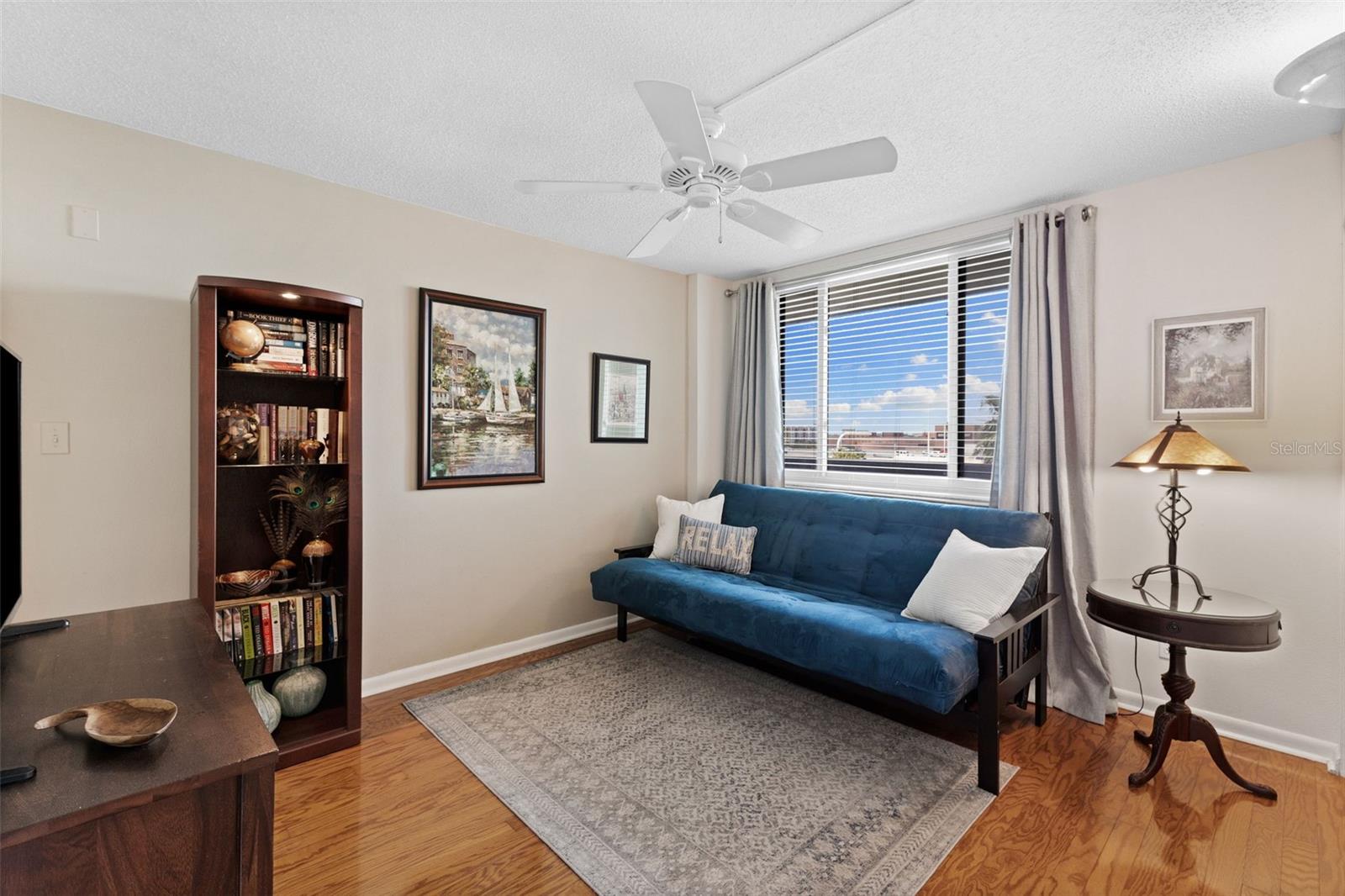 201 W LAUREL ST #702