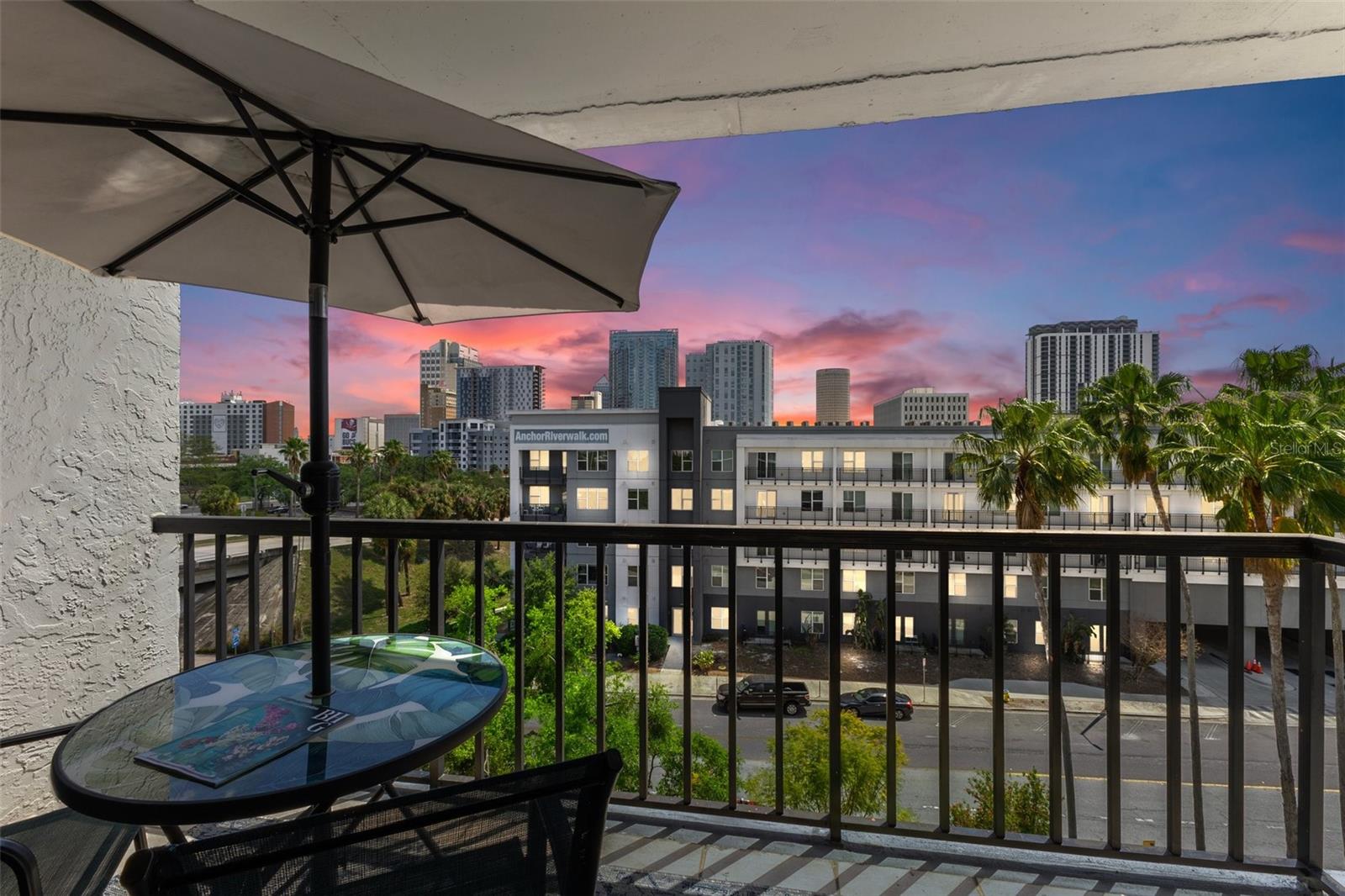 201 W LAUREL ST #702