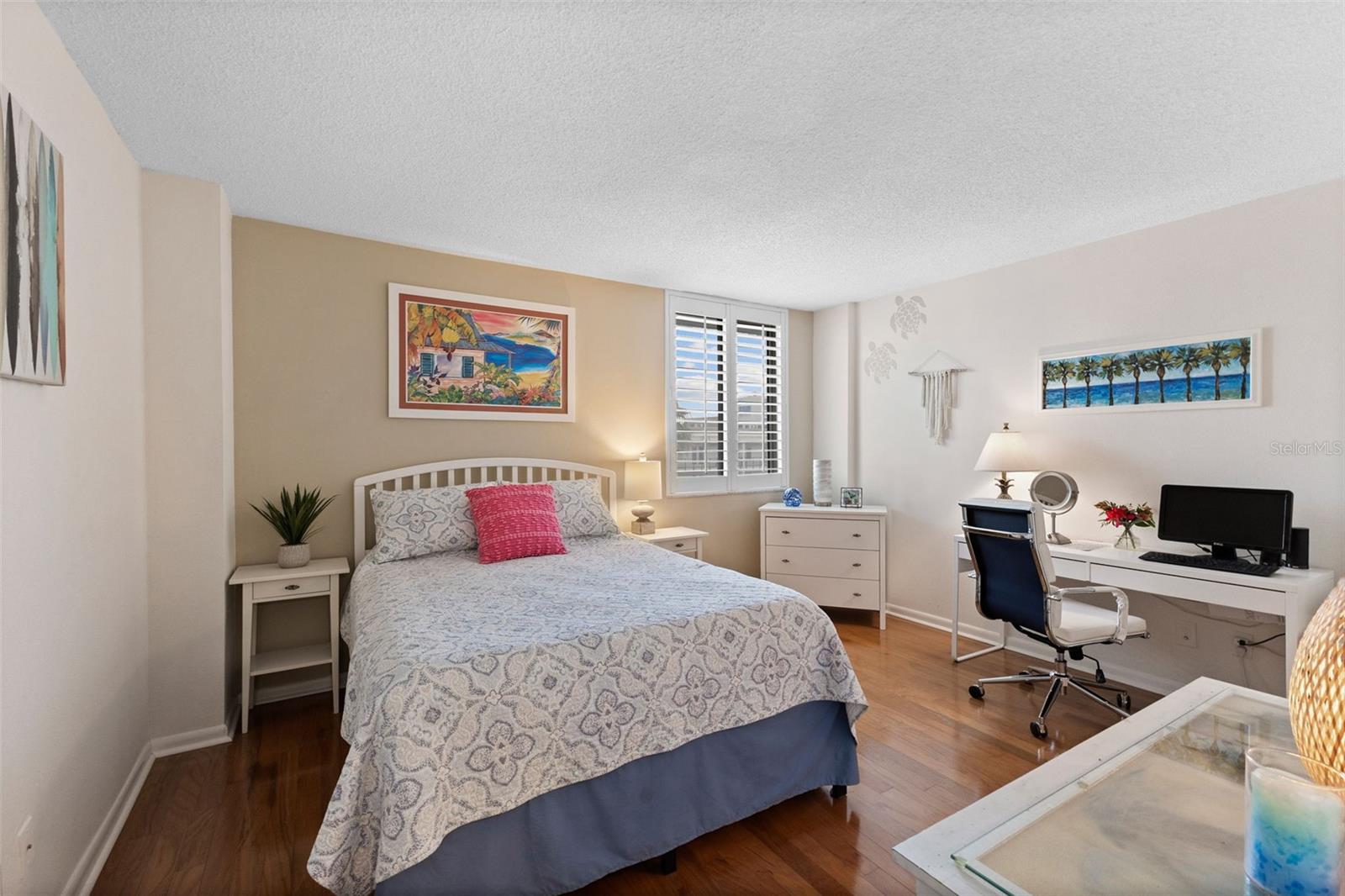 201 W LAUREL ST #702