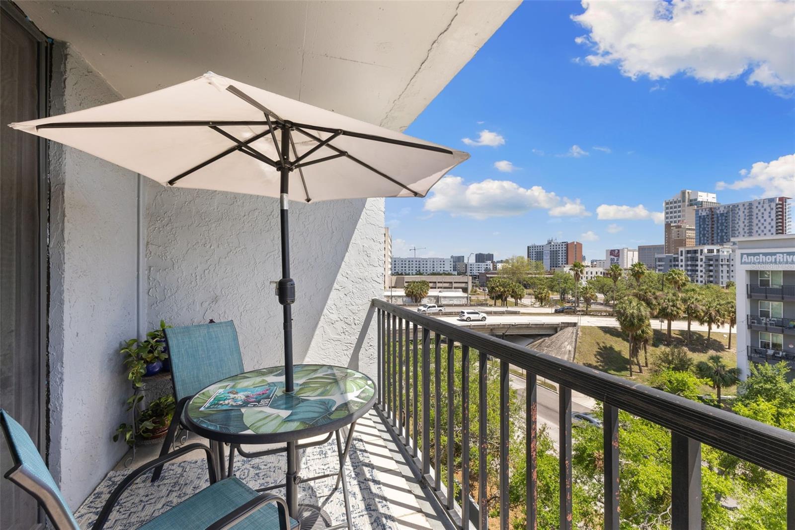201 W LAUREL ST #702