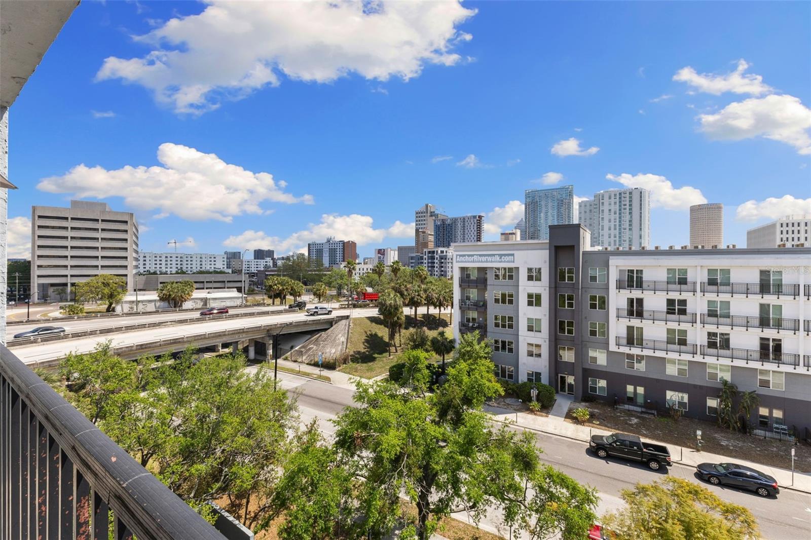 201 W LAUREL ST #702