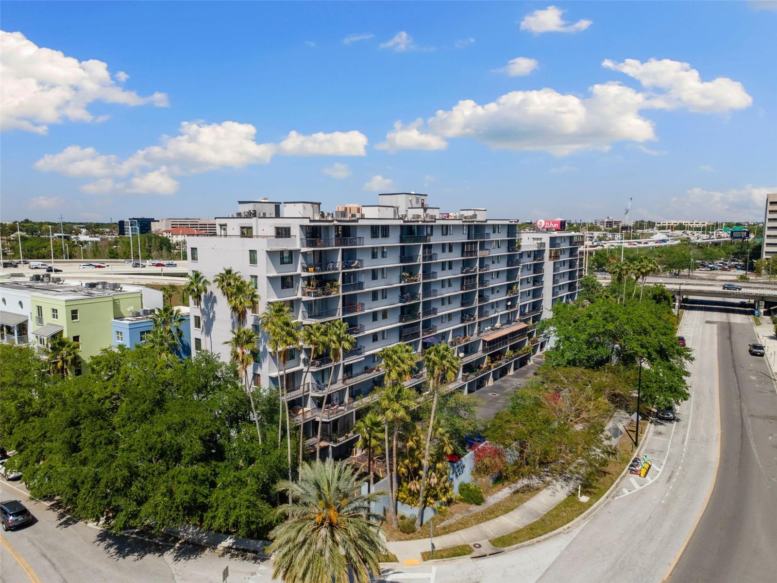 201 W LAUREL ST #702