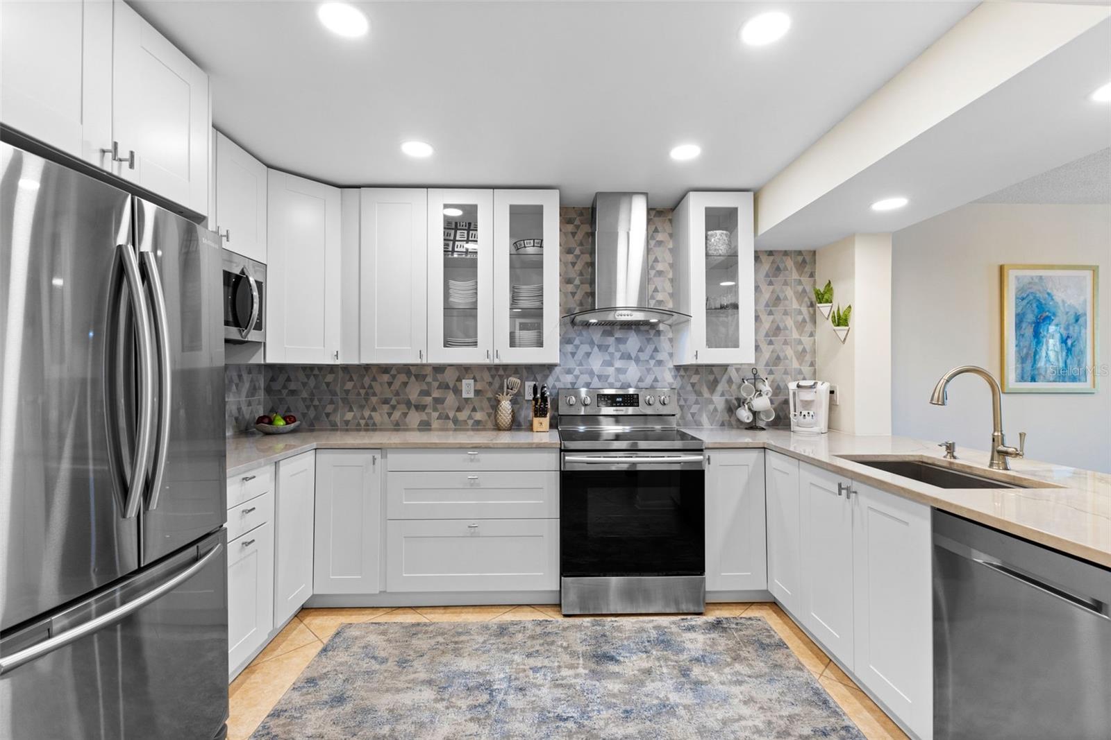 201 W LAUREL ST #702