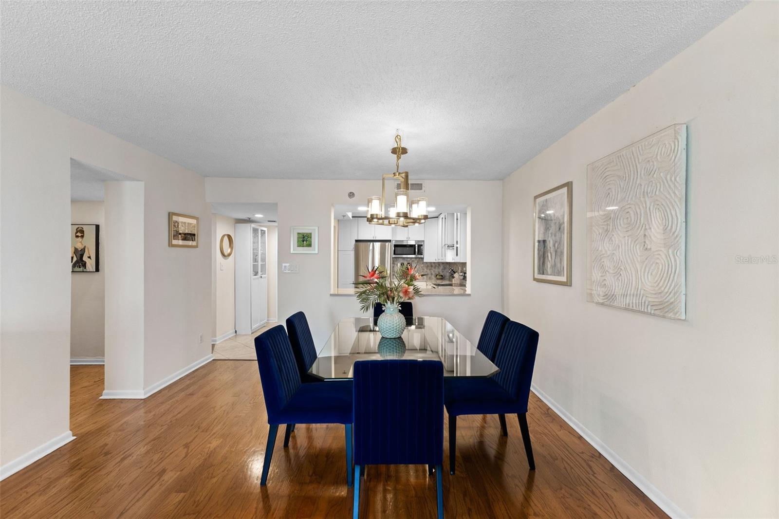 201 W LAUREL ST #702