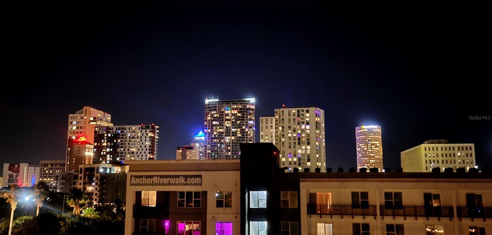 201 W LAUREL ST #702